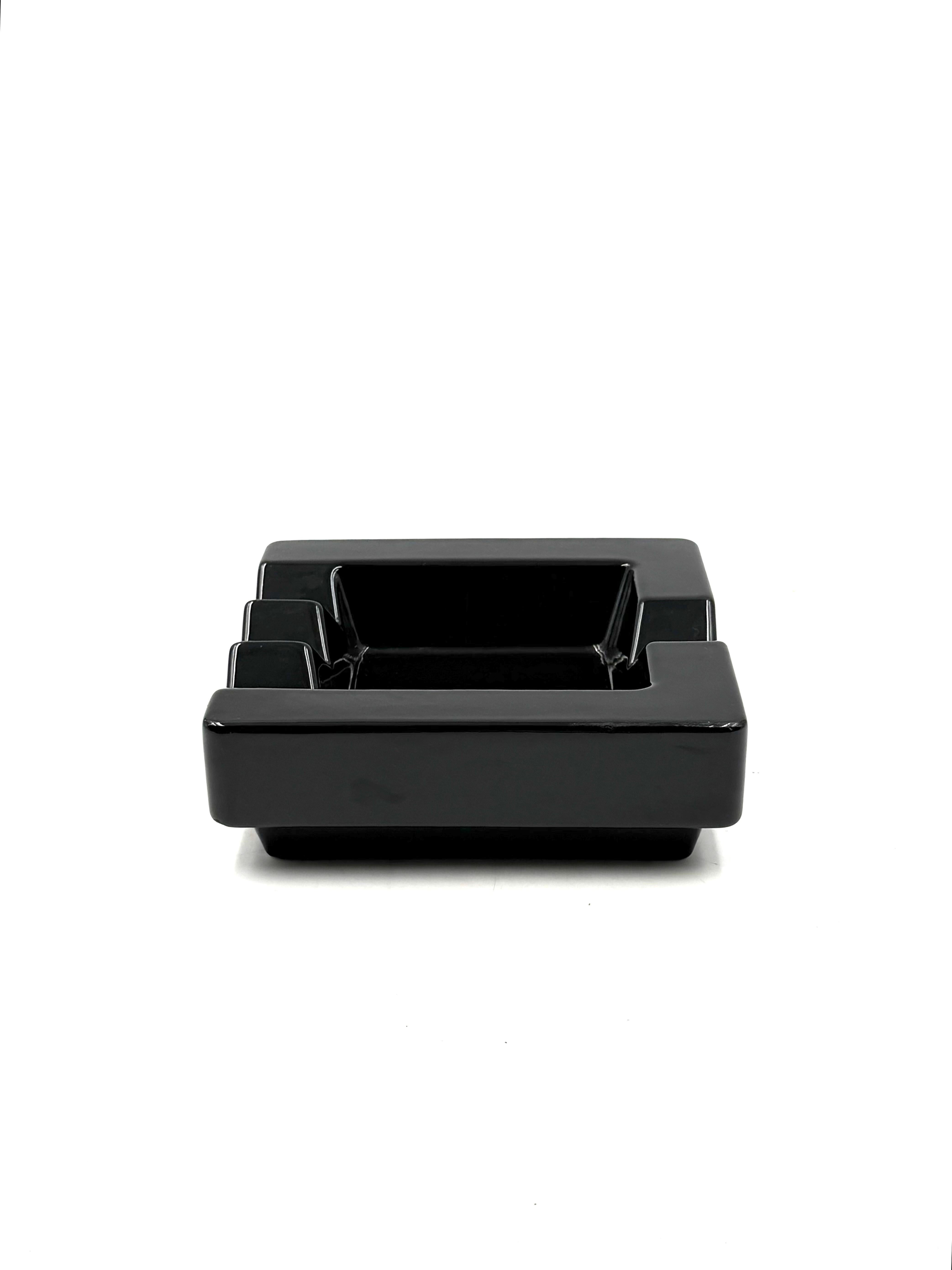 Late 20th Century Postmodern ceramic ashtray, in the manner of Ettore Sottsass, the Mambruco, Italy For Sale