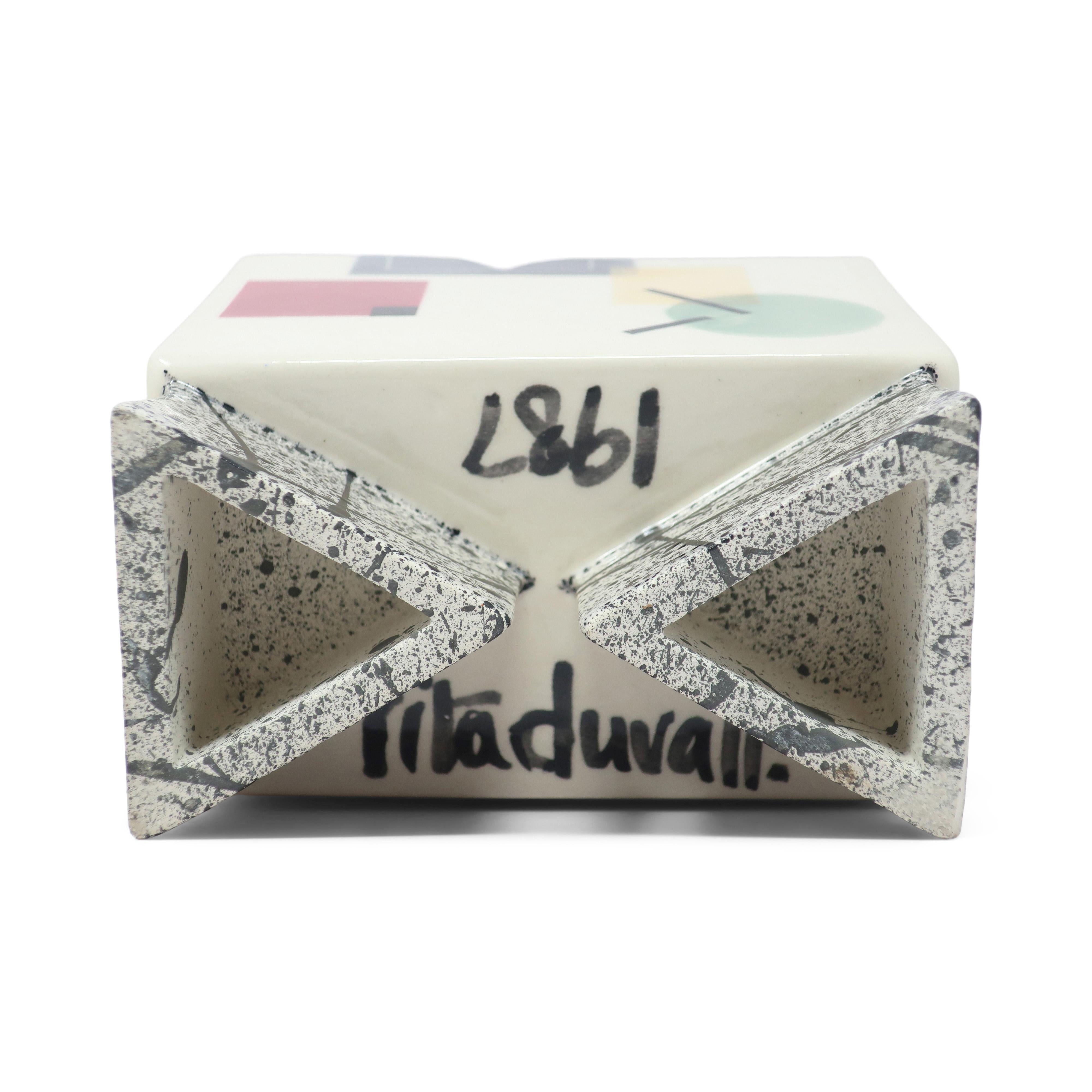 Caja de cerámica postmoderna de Rita Duvall (1987) en venta 4