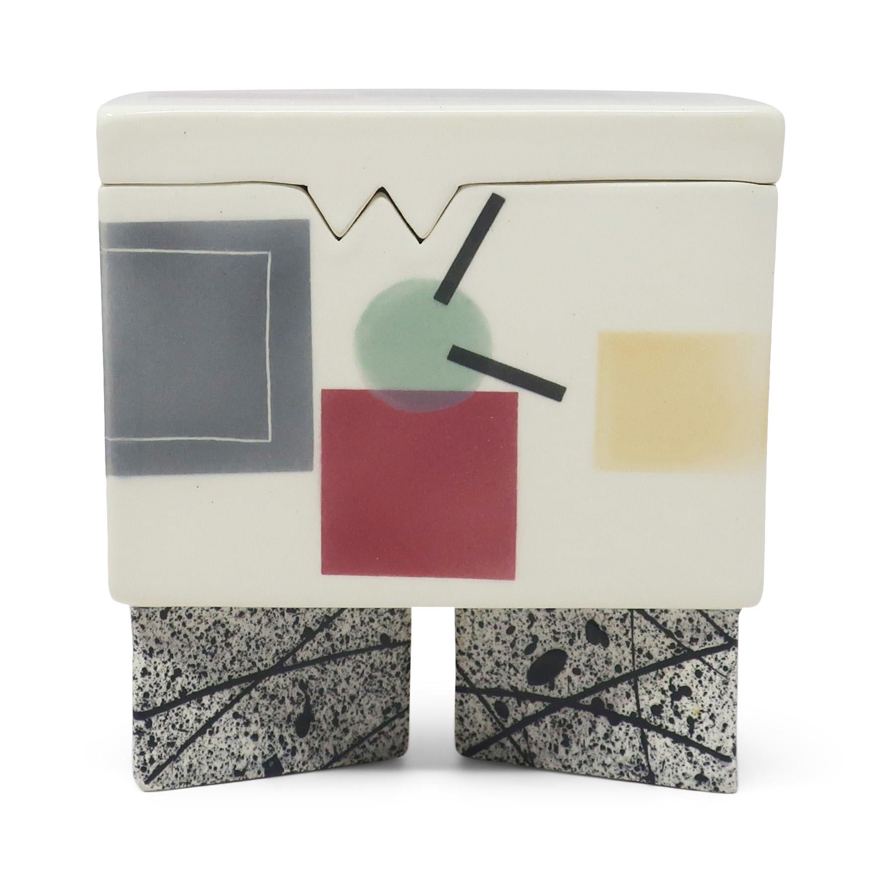 Caja de cerámica postmoderna de Rita Duvall (1987) Posmoderno en venta