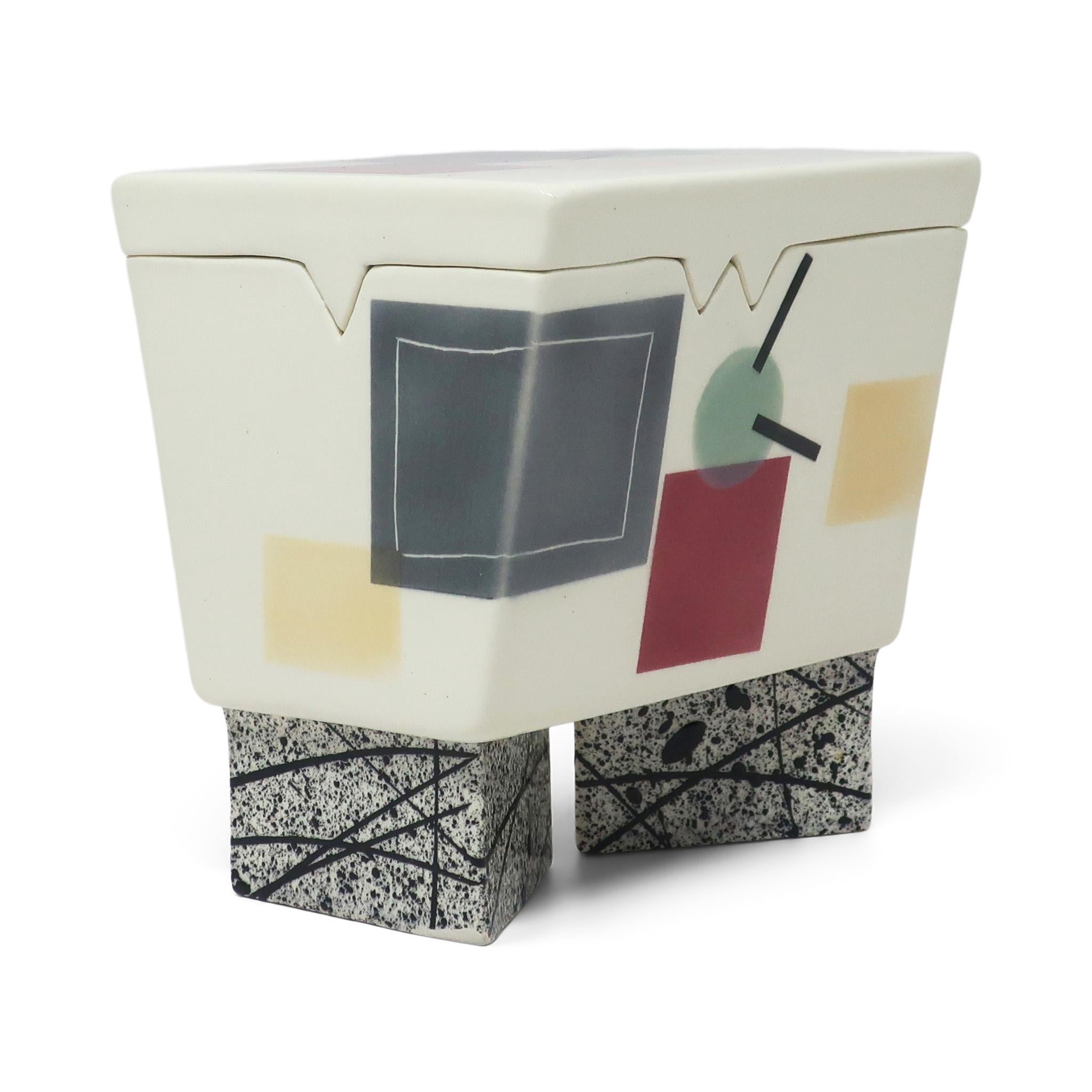 Caja de cerámica postmoderna de Rita Duvall (1987) en Bueno estado para la venta en Brooklyn, NY