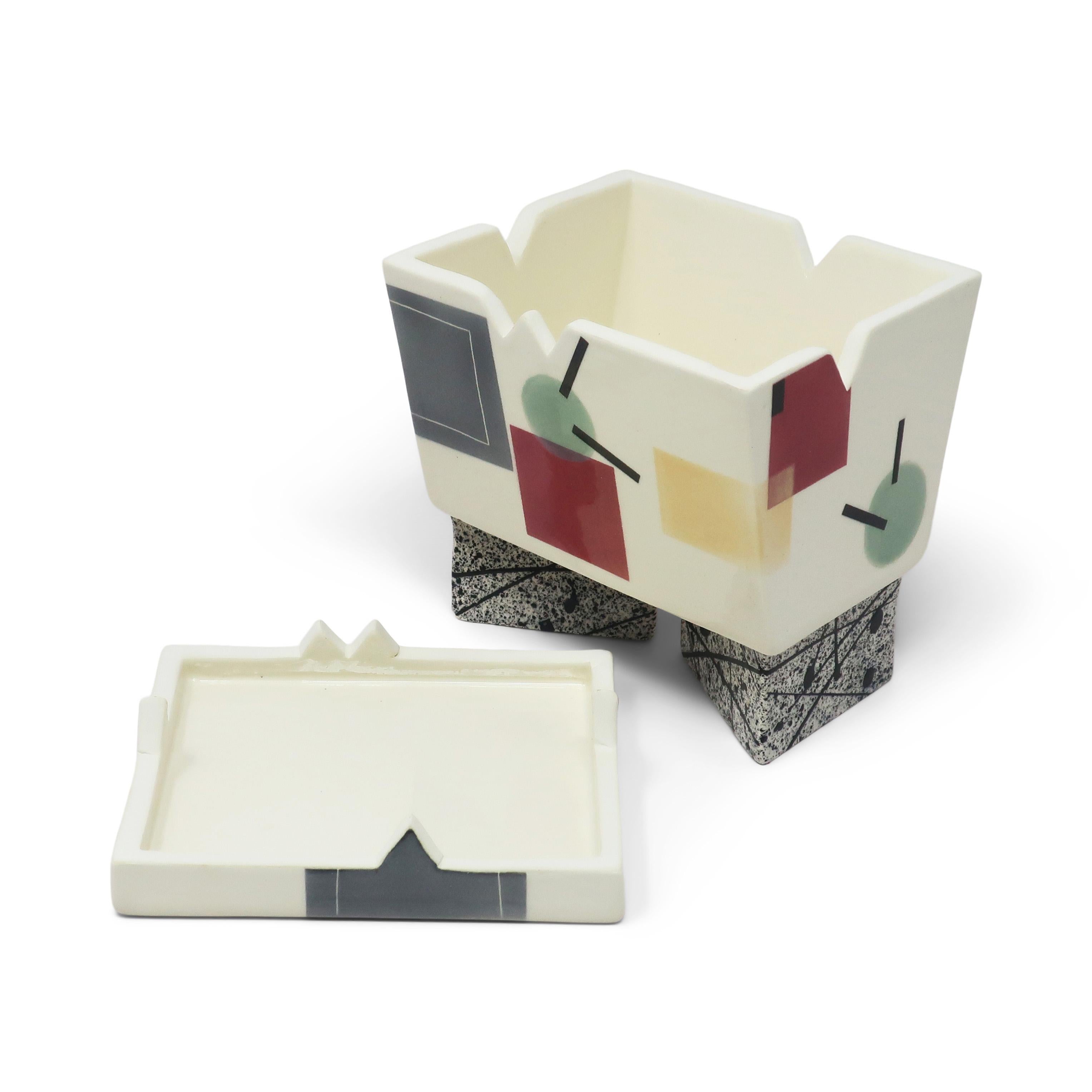 Caja de cerámica postmoderna de Rita Duvall (1987) en venta 3
