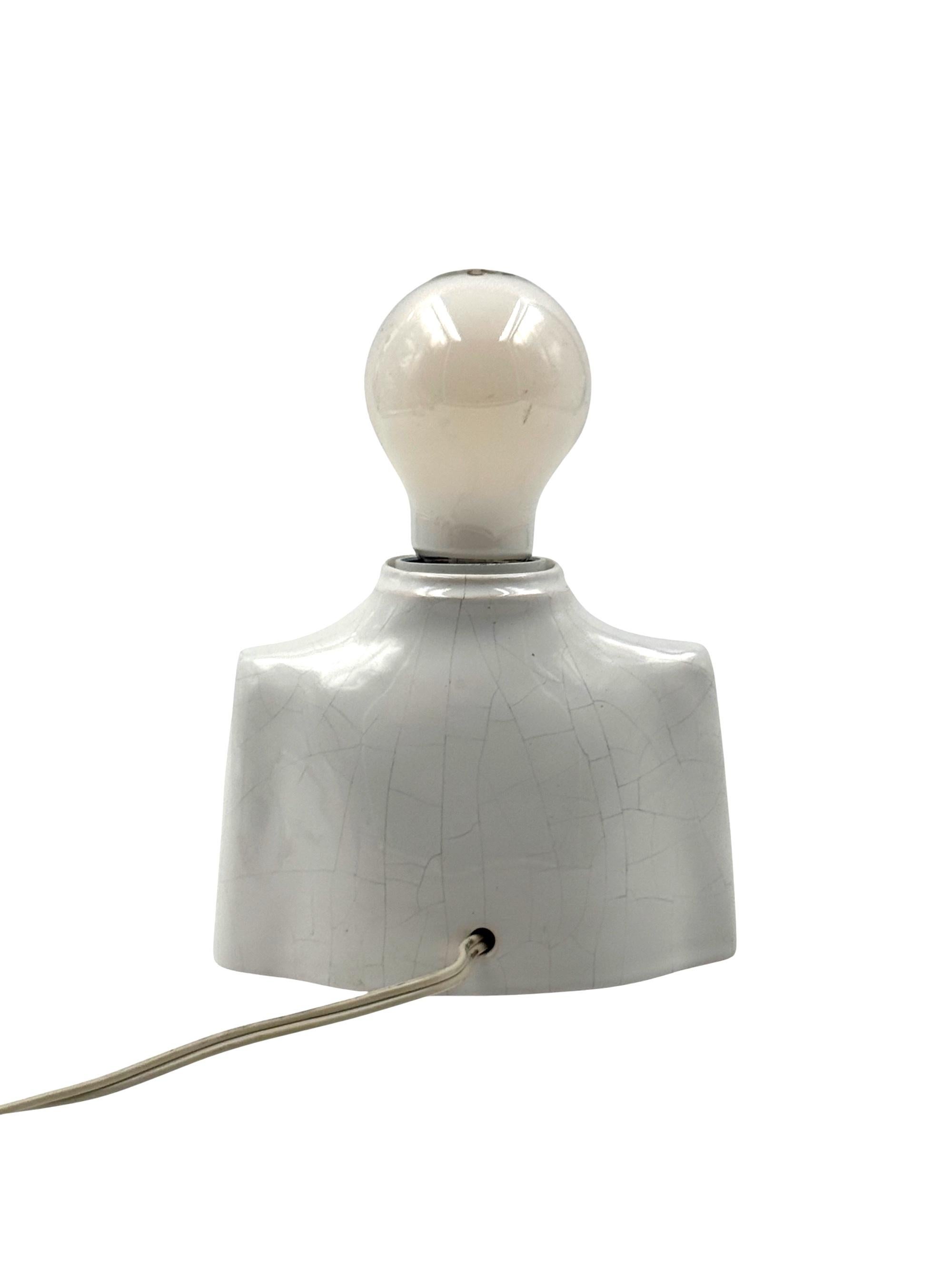 Lámpara de sobremesa posmoderna en forma de busto de cerámica, Italia Años 80 en venta 8