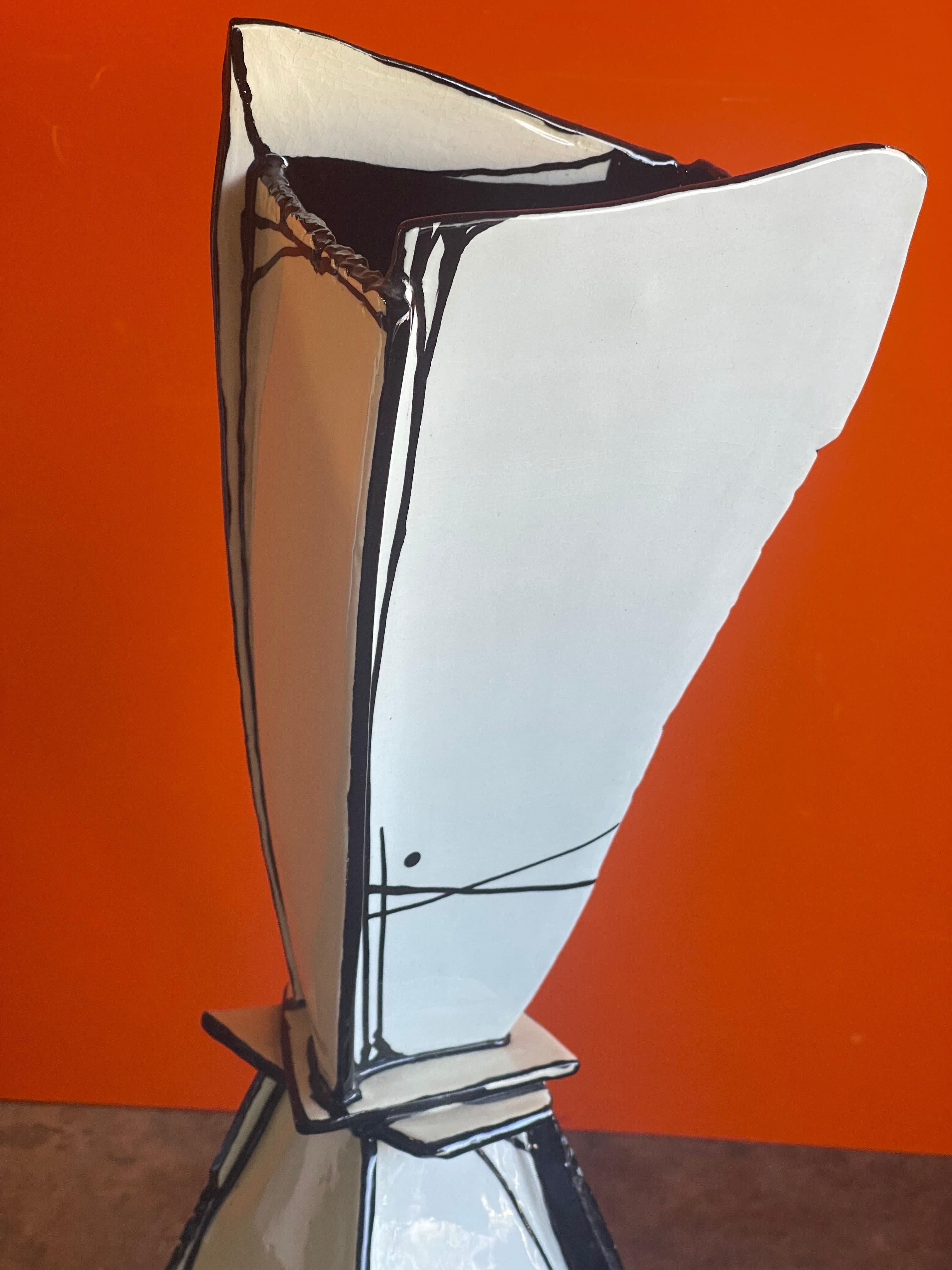 Vase en céramique postmoderne signé «gged » en vente 1