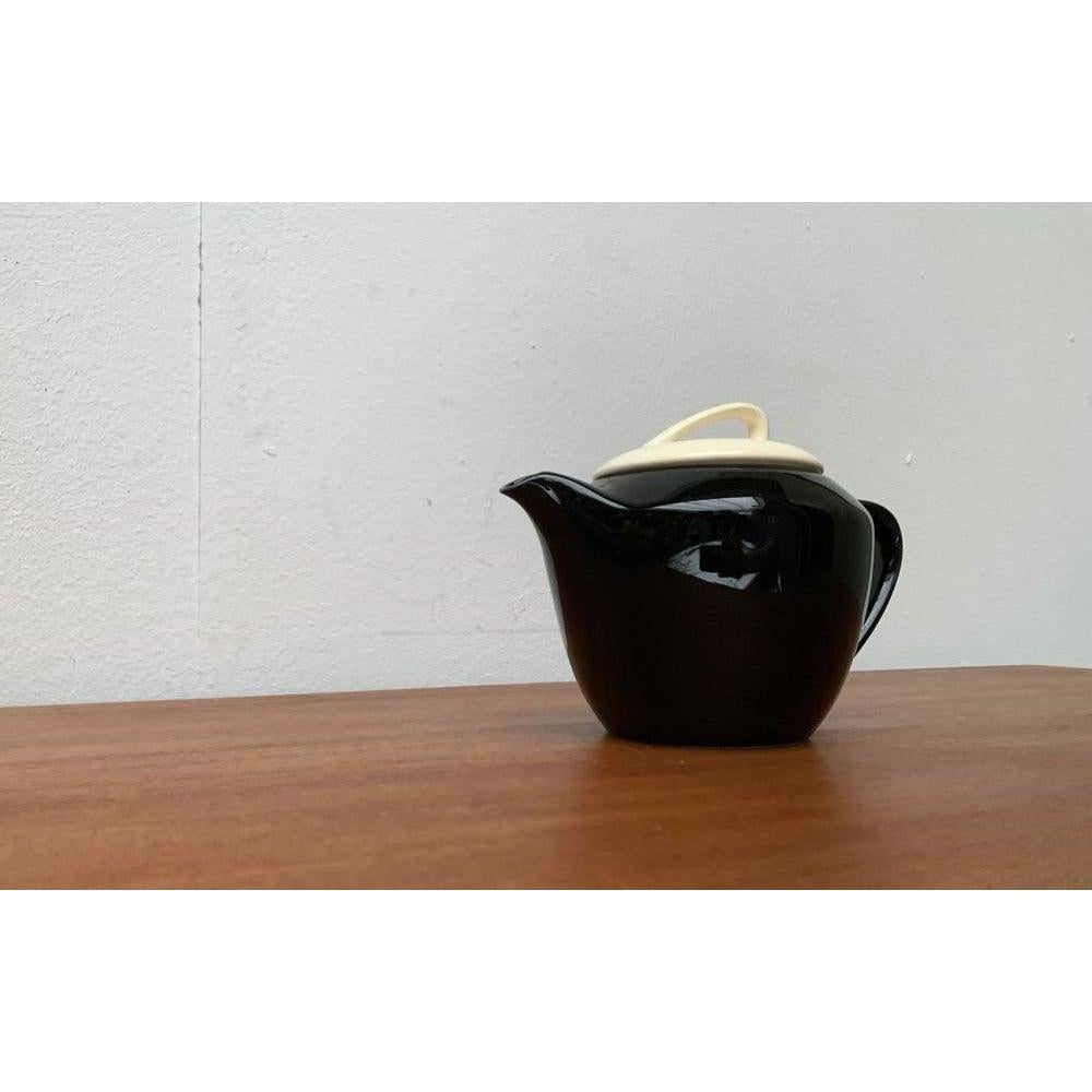 Postmodern Ceramic Tea or Coffee Pot from Pagnossin, Italy, 1980s, in Very Good conditions. Designed 1980 to 1989 This piece has an attribution mark.

Additional information:
Materials: Ceramic
Color: Black
Styles: Postmodern
Country of Origin: