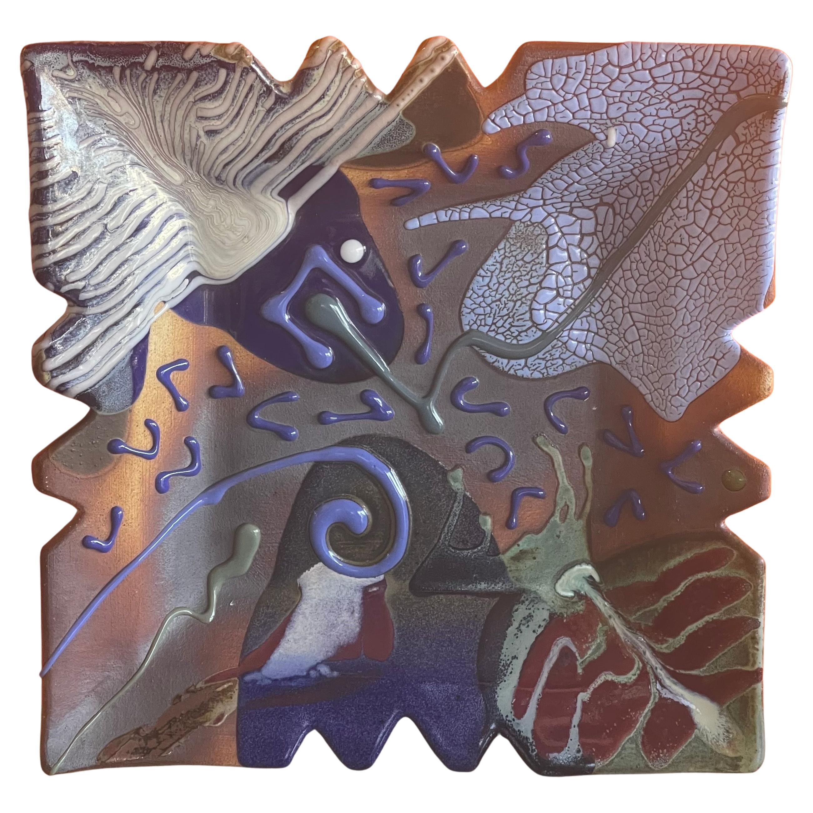 Scultura da parete postmoderna in ceramica di Matthew Patton