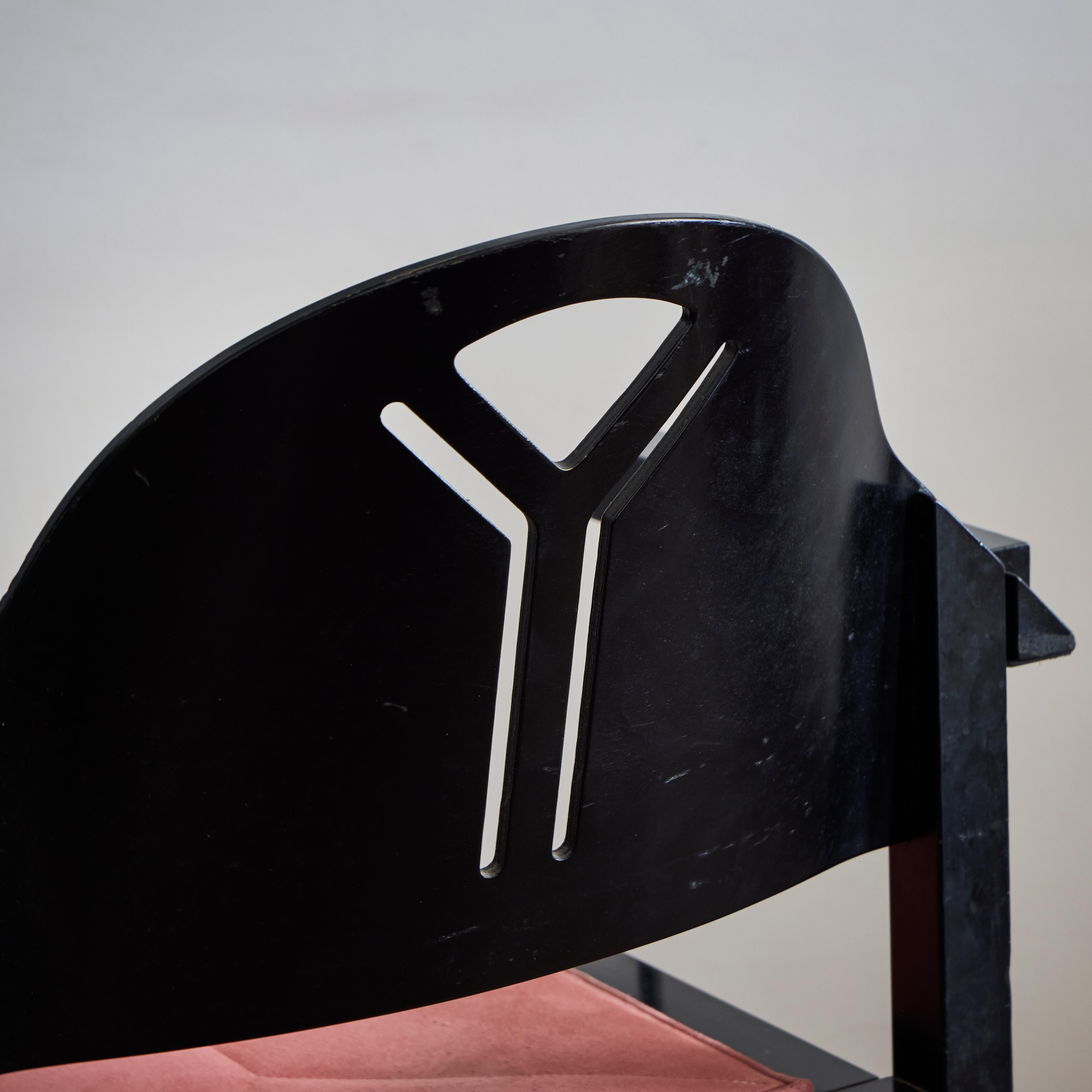Daim Chaises postmodernes de Thonet en vente