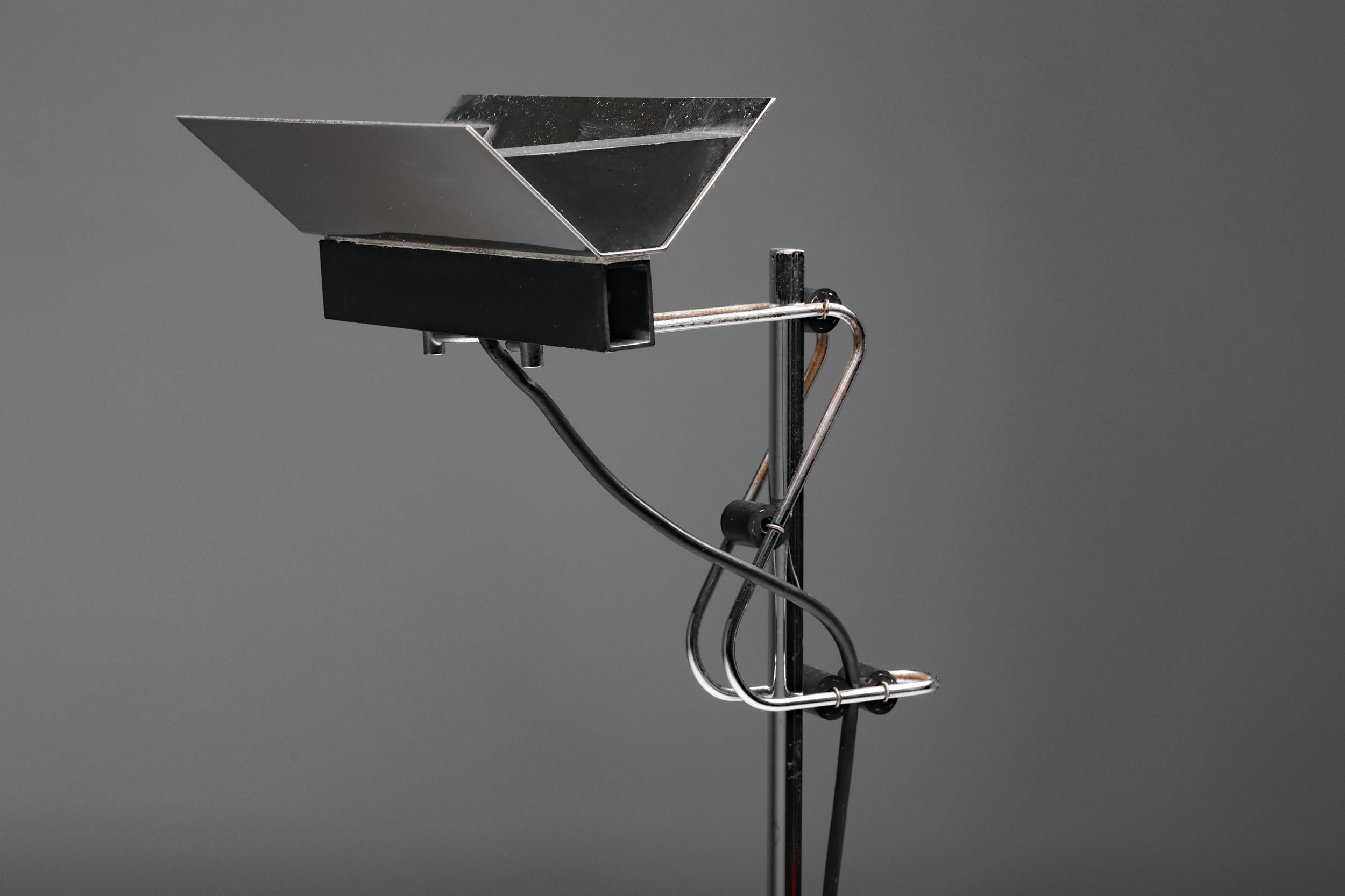 Postmodern Chrome Adjustable Floor Lamp, Ennio Chiggio, Italy, 1950s For Sale 1