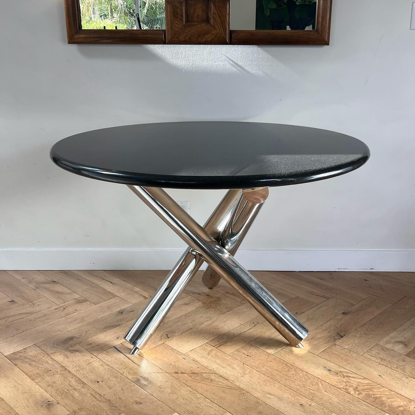 Postmodern chrome and granite circular dining table, late 20th century For Sale 4