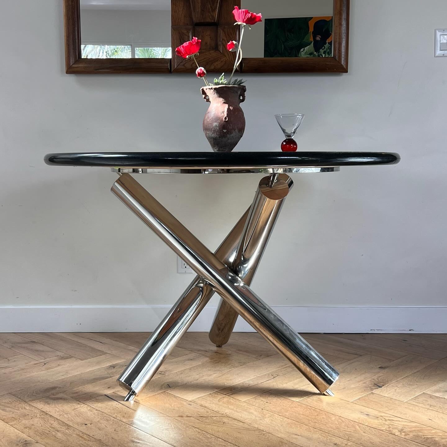 Postmodern chrome and granite circular dining table, late 20th century For Sale 2