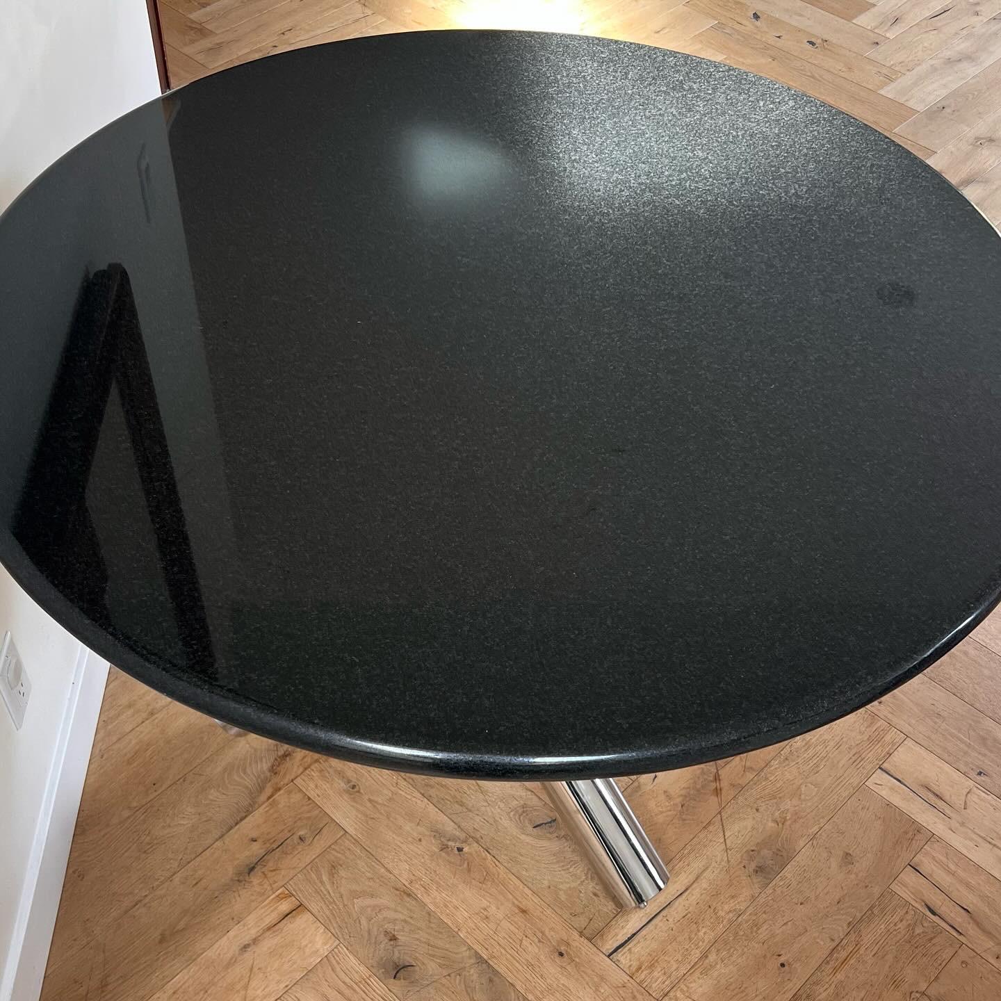 Postmodern chrome and granite circular dining table, late 20th century For Sale 3
