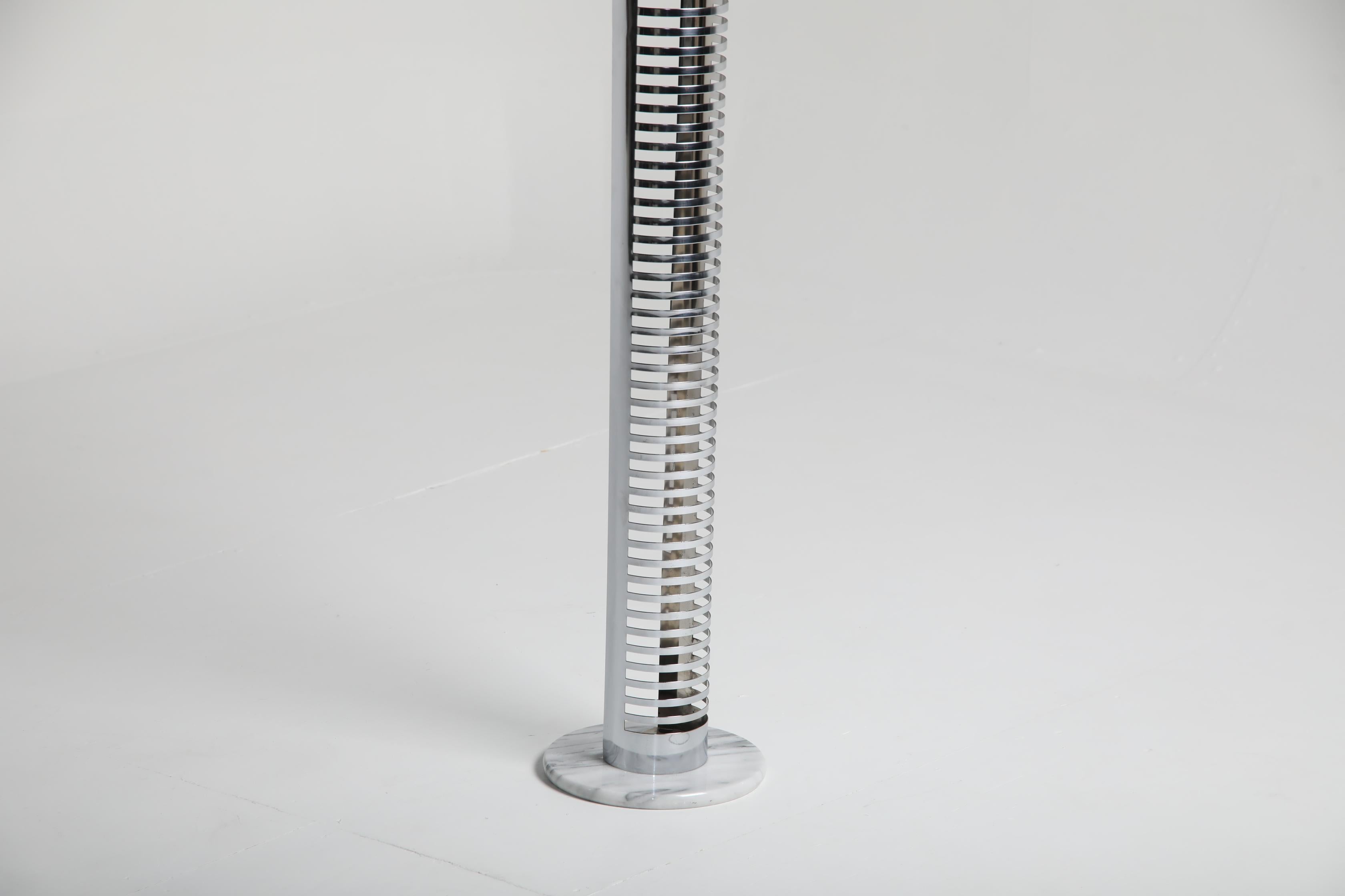 Tour à CD postmoderne en chrome et marbre, années 1980 Bon état - En vente à Stockholm, SE