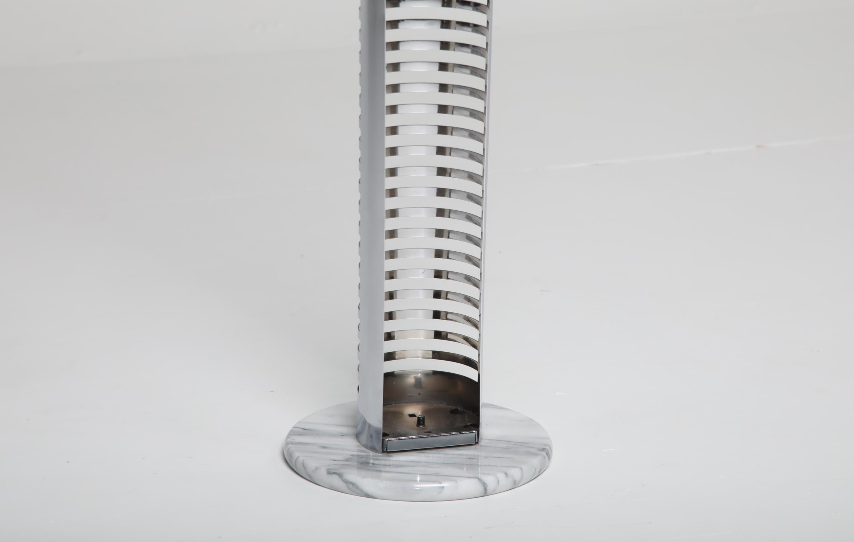 Fin du 20e siècle Tour à CD postmoderne en chrome et marbre, années 1980 en vente