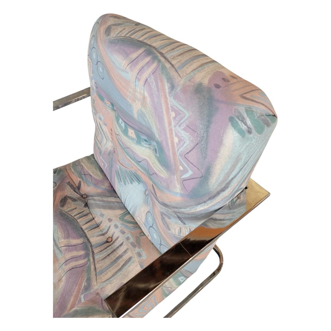 Postmoderner Chrom-Flat Bar Original Retro-Stuhl mit gemustertem, gepolstertem Rundhalsausschnitt im Angebot 1