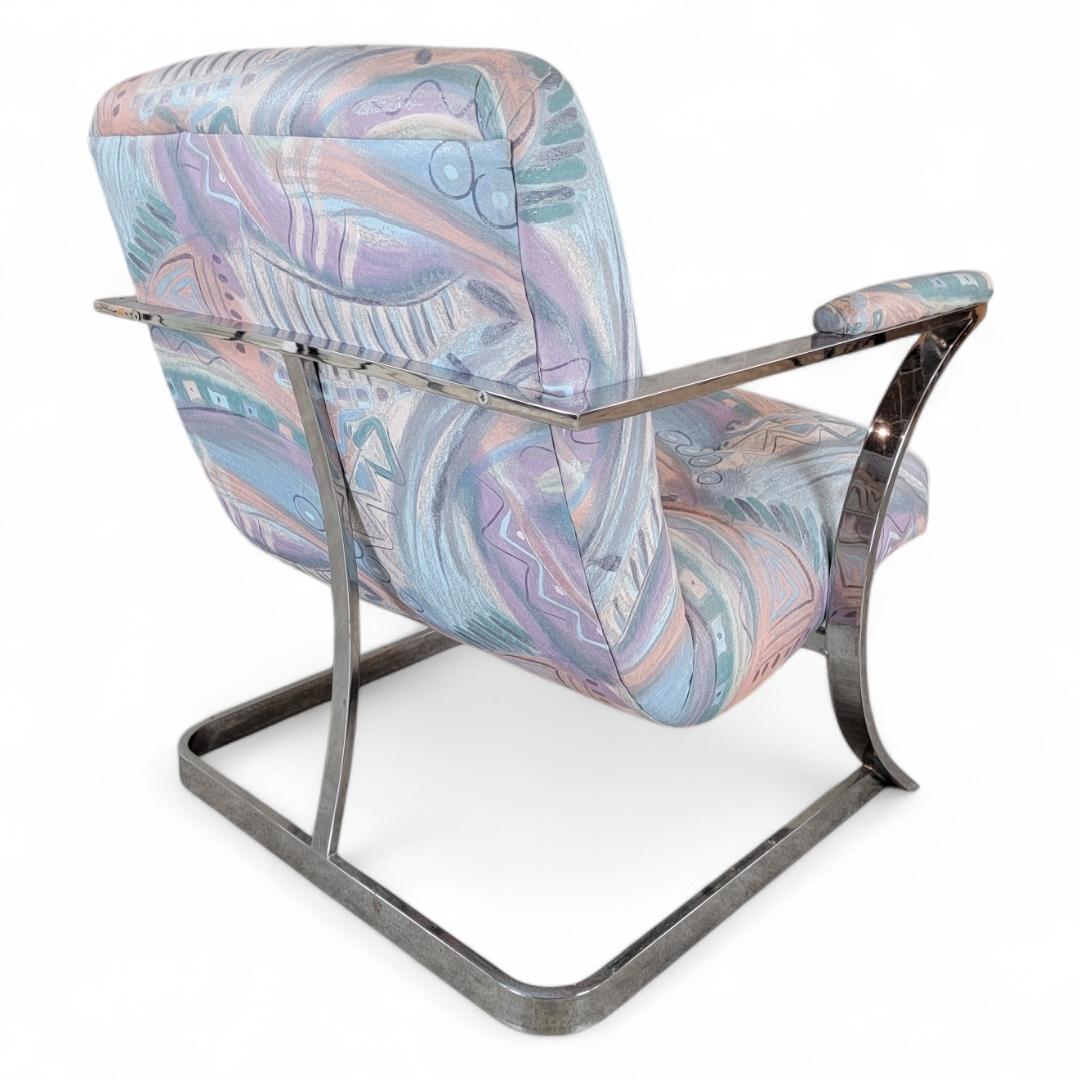 Postmoderner Chrom-Flat Bar Original Retro-Stuhl mit gemustertem, gepolstertem Rundhalsausschnitt im Angebot 2