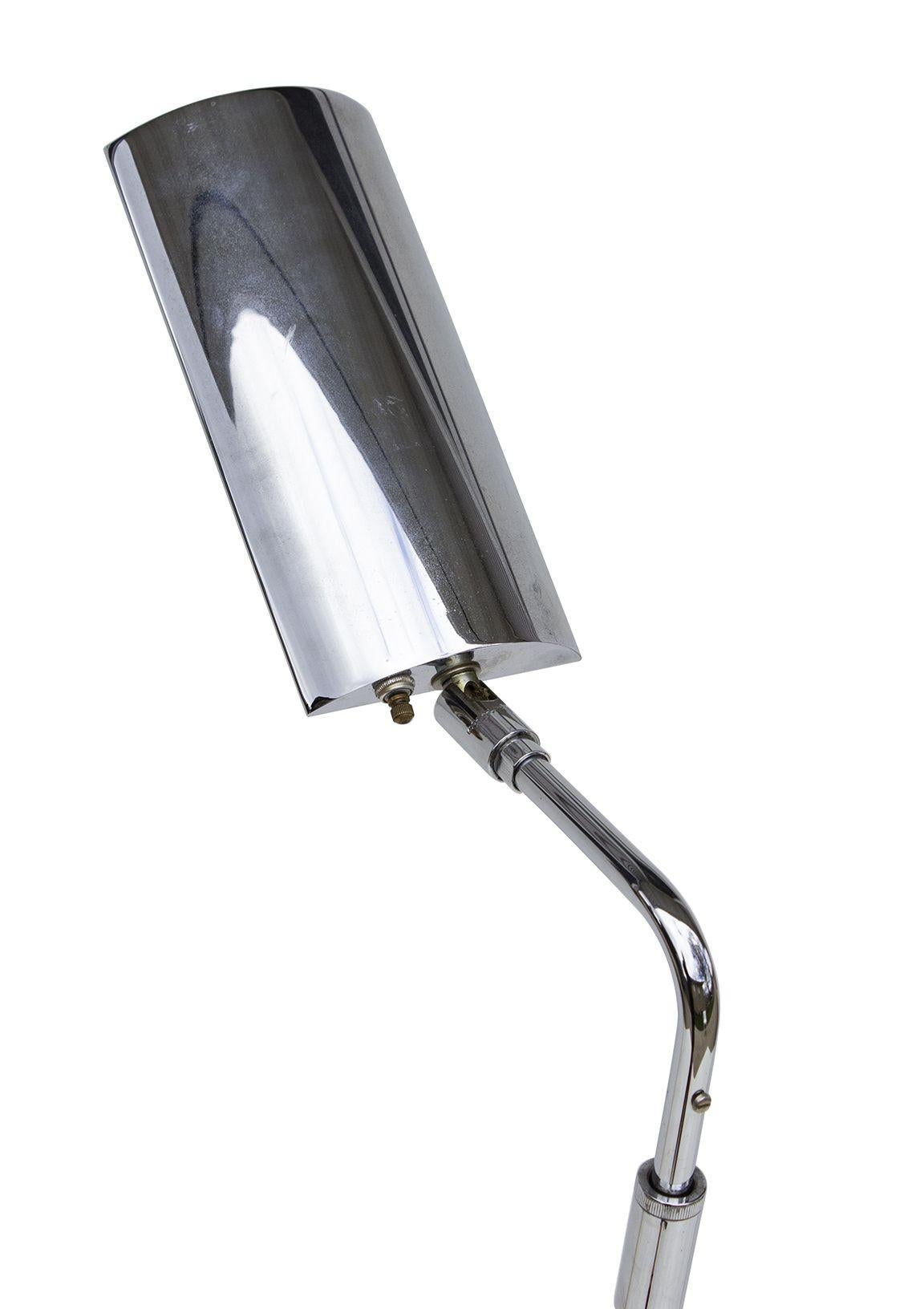 Moderne verchromte Stehlampe von Koch + Lowy (Stahl) im Angebot