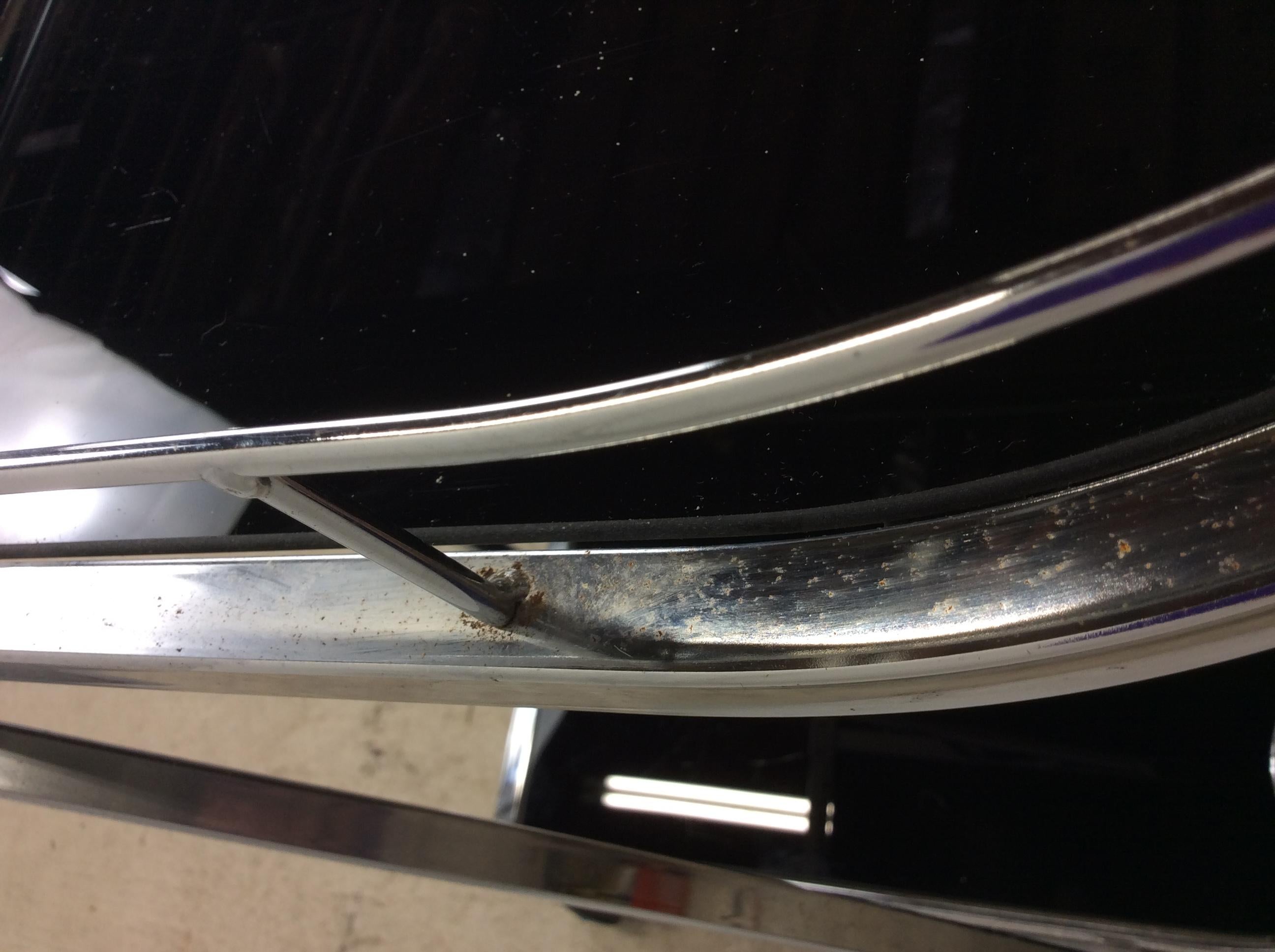 Carrito de bar con ruedas postmoderno de cromo y cristal en venta 3