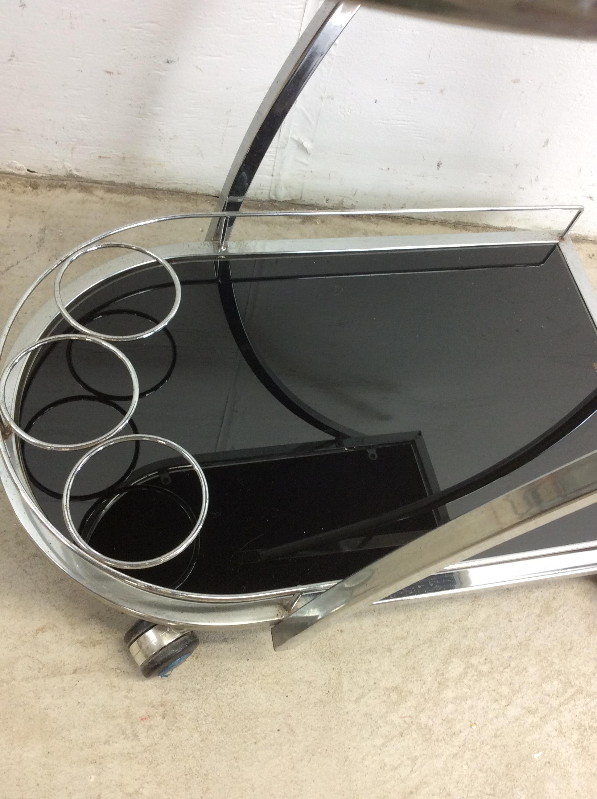 Carrito de bar con ruedas postmoderno de cromo y cristal en venta 4