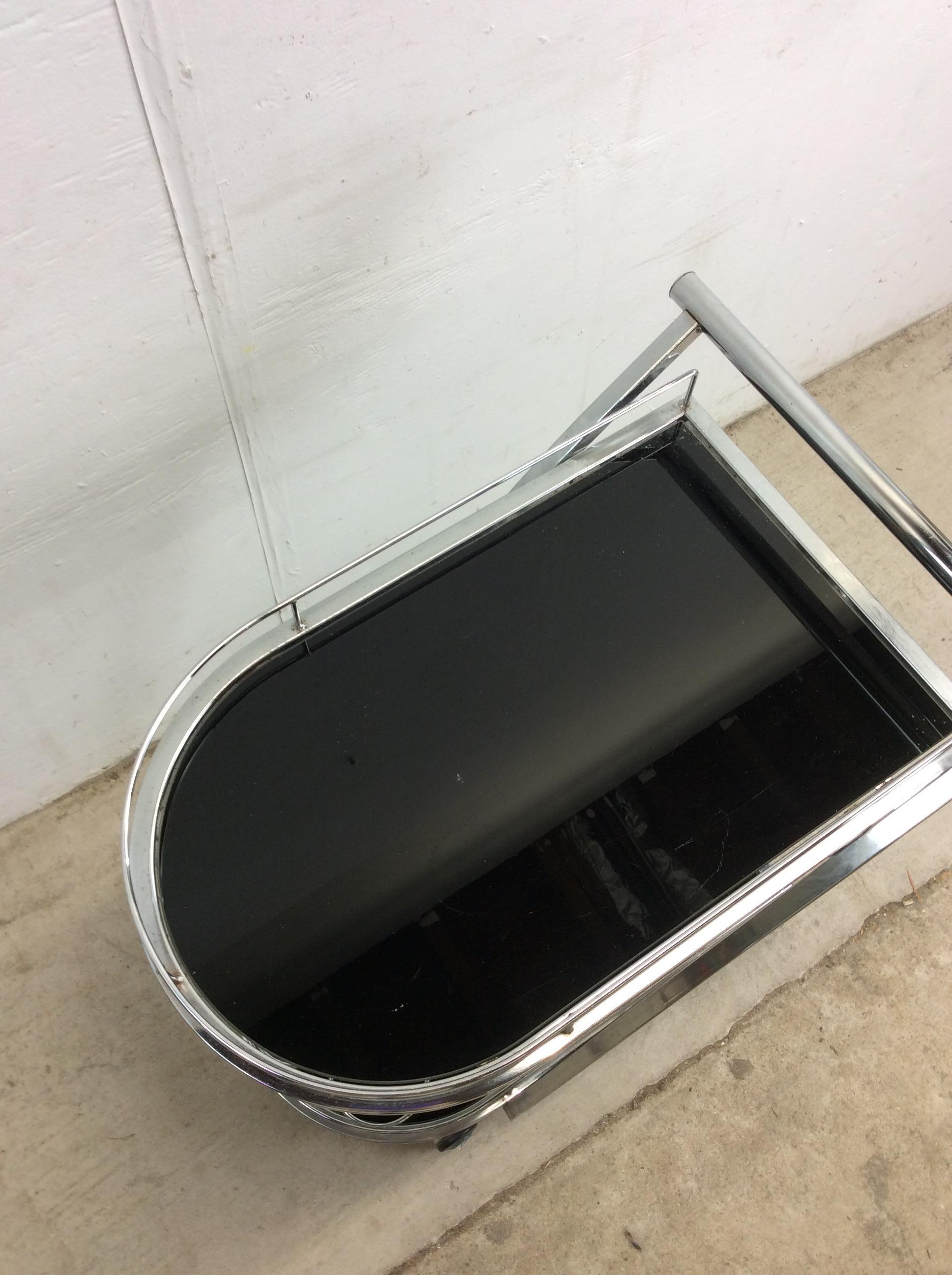 Carrito de bar con ruedas postmoderno de cromo y cristal Estadounidense en venta