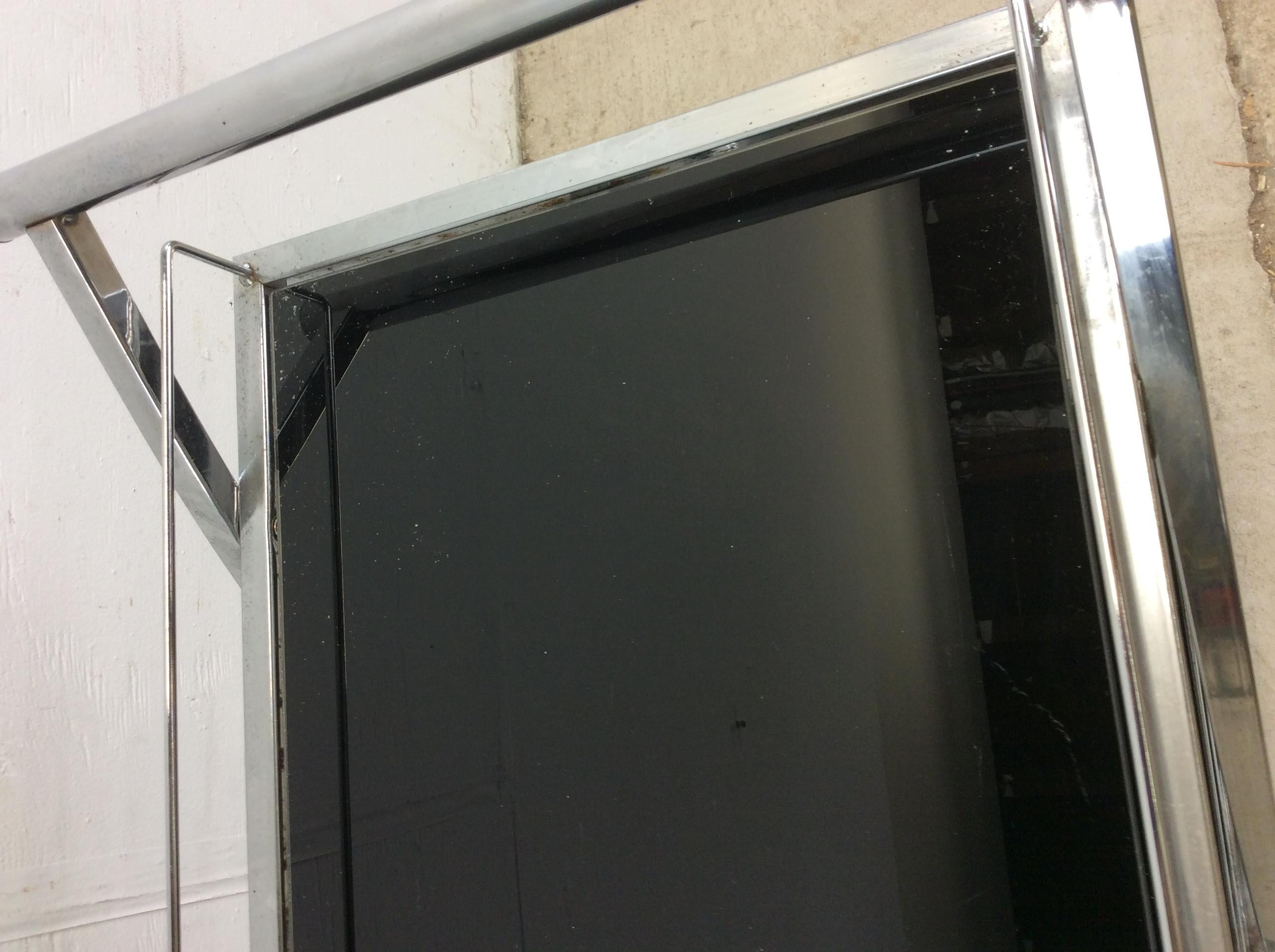 Carrito de bar con ruedas postmoderno de cromo y cristal Vidrio en venta