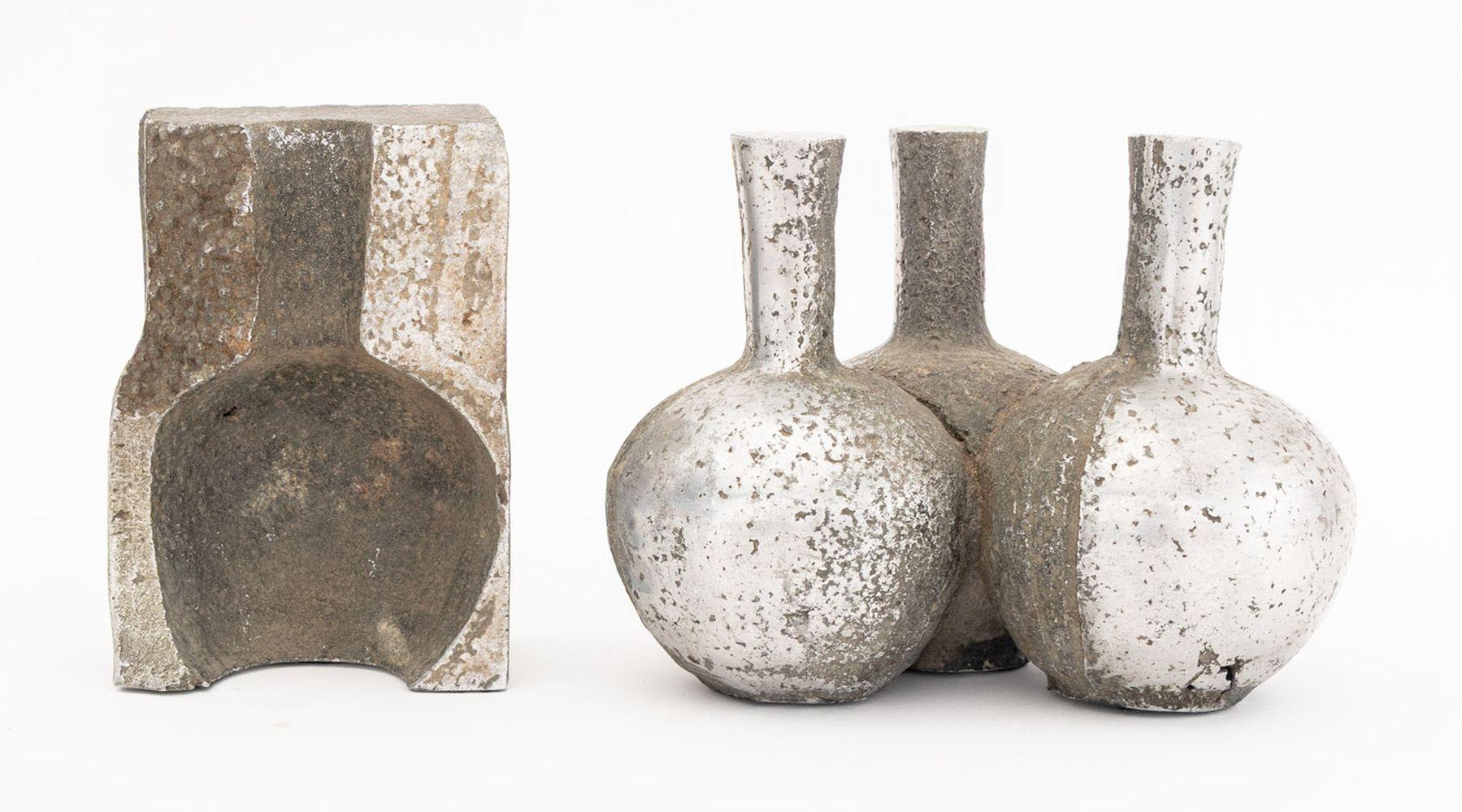 Postmoderno Scultura postmoderna in acciaio cromato in due pezzi in vendita