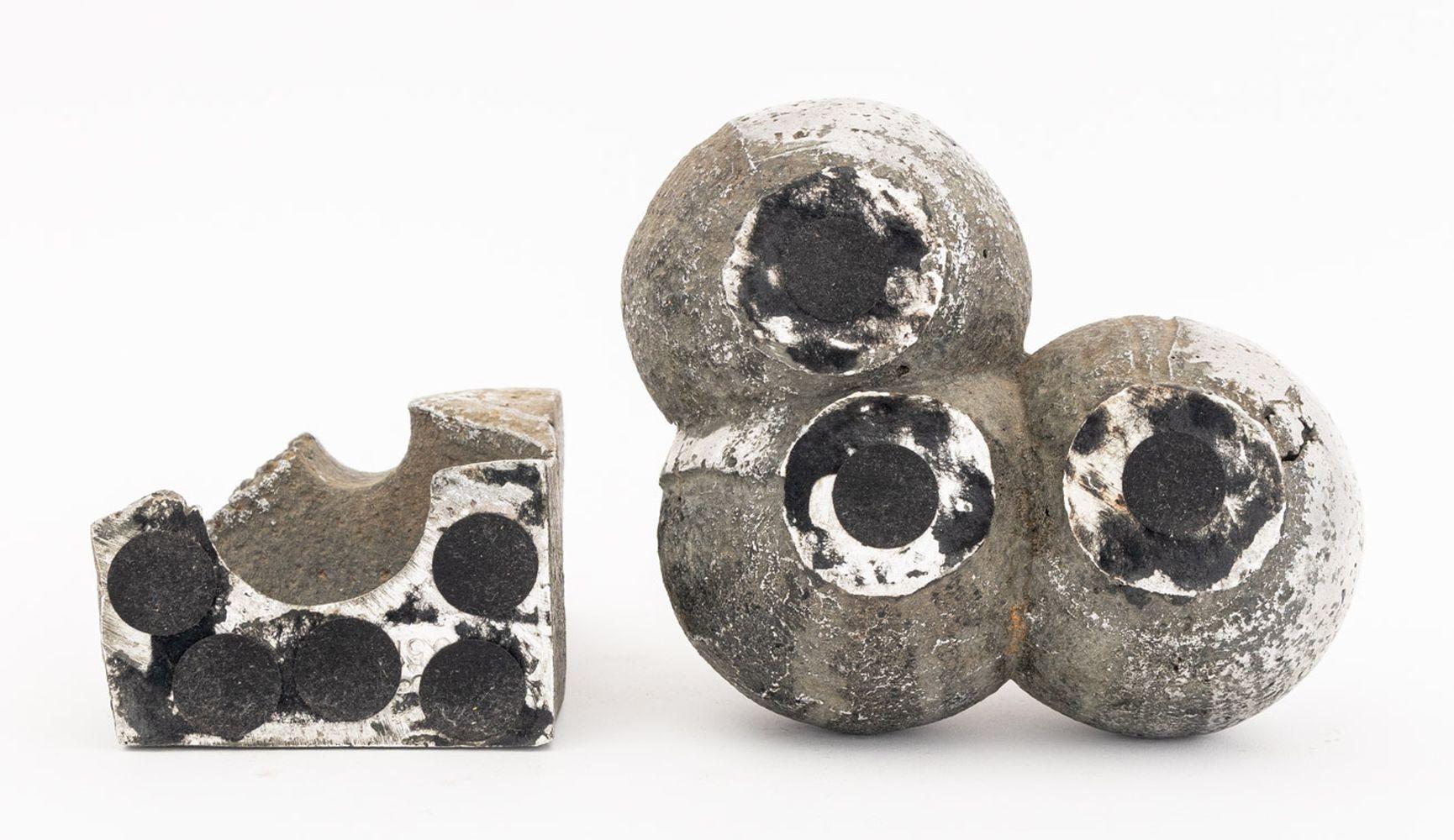 Scultura postmoderna in acciaio cromato in due pezzi in vendita 1