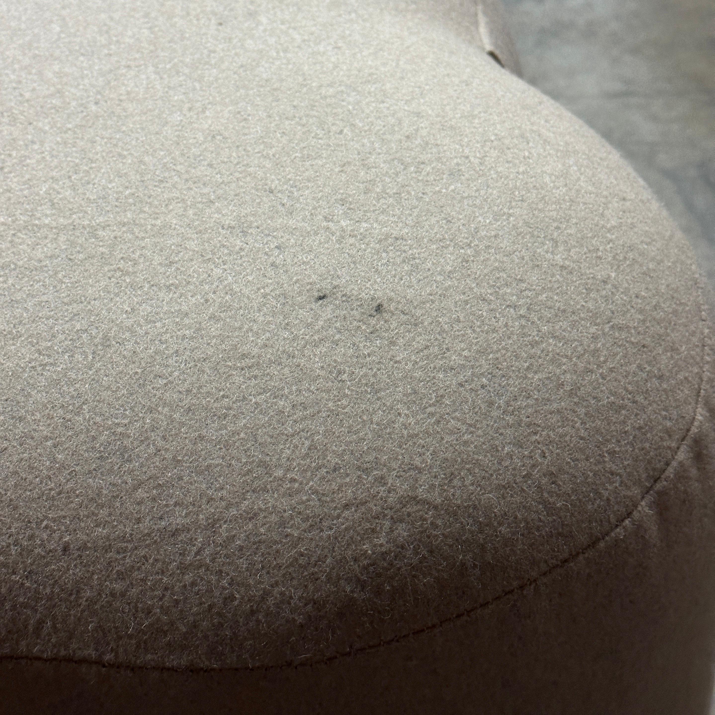 Postmodern Chunky Ottoman in Kvadrat Felt Wool In Good Condition For Sale In Chicago, IL