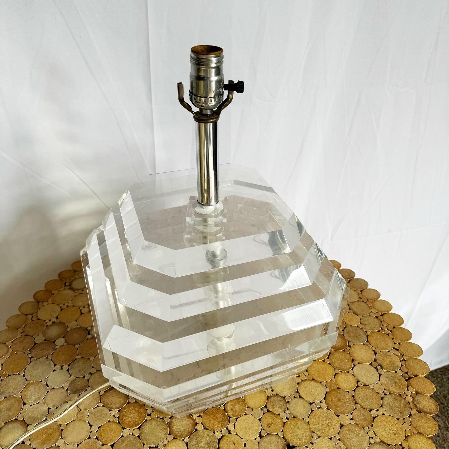 Postmodern Chunky Stacked Lucite Table Lamp In Good Condition For Sale In Delray Beach, FL