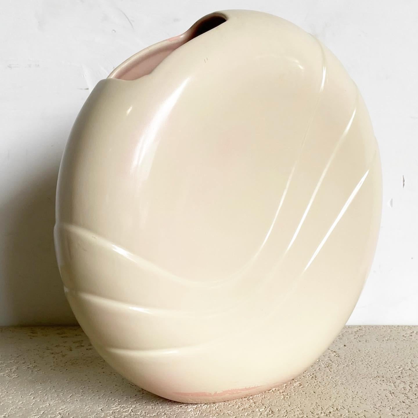 Postmoderne kreisförmige cremefarbene Vase von Haeger im Zustand „Gut“ im Angebot in Delray Beach, FL