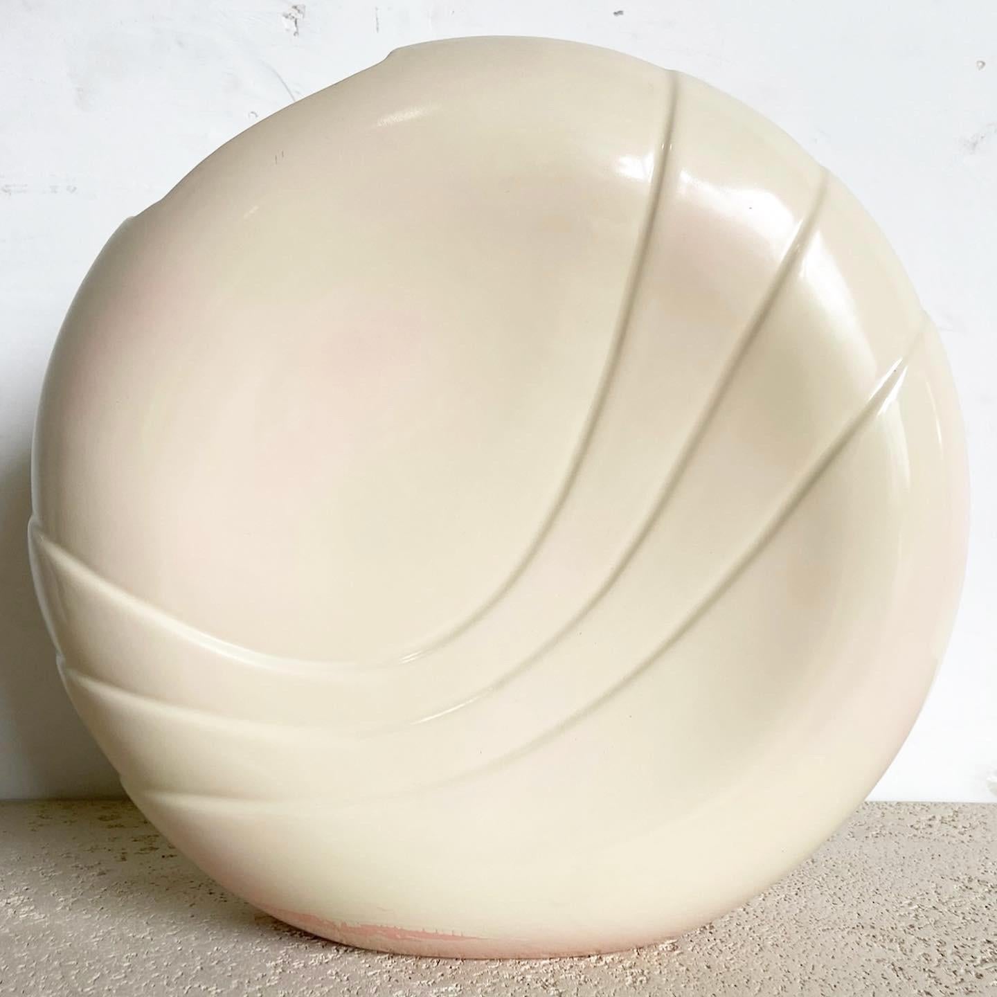 Postmodern Circular Cream Vase by Haeger In Good Condition For Sale In Delray Beach, FL
