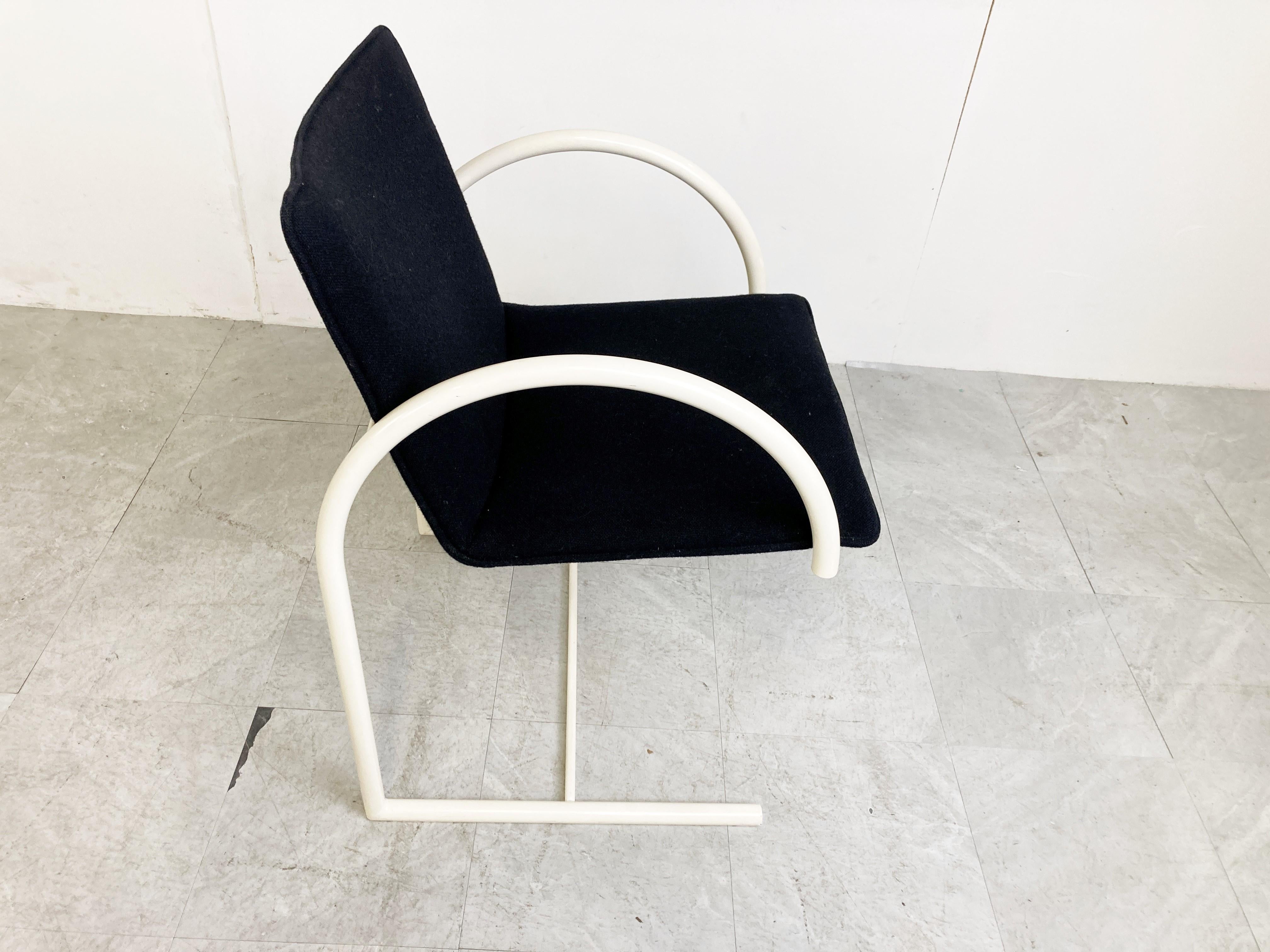 Post modern 'cirkel' dining chairs designed by Karel Boonzaaijer & Pierre Mazairac for Metaform.

Made out white lacquered metal tubular frames and black fabric.

Attractive, timeless design 

Good condition

1980s -