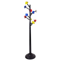 Perchero posmoderno "Albero dei Cappelli" de Ugo Nespolo para Origlia, 1978