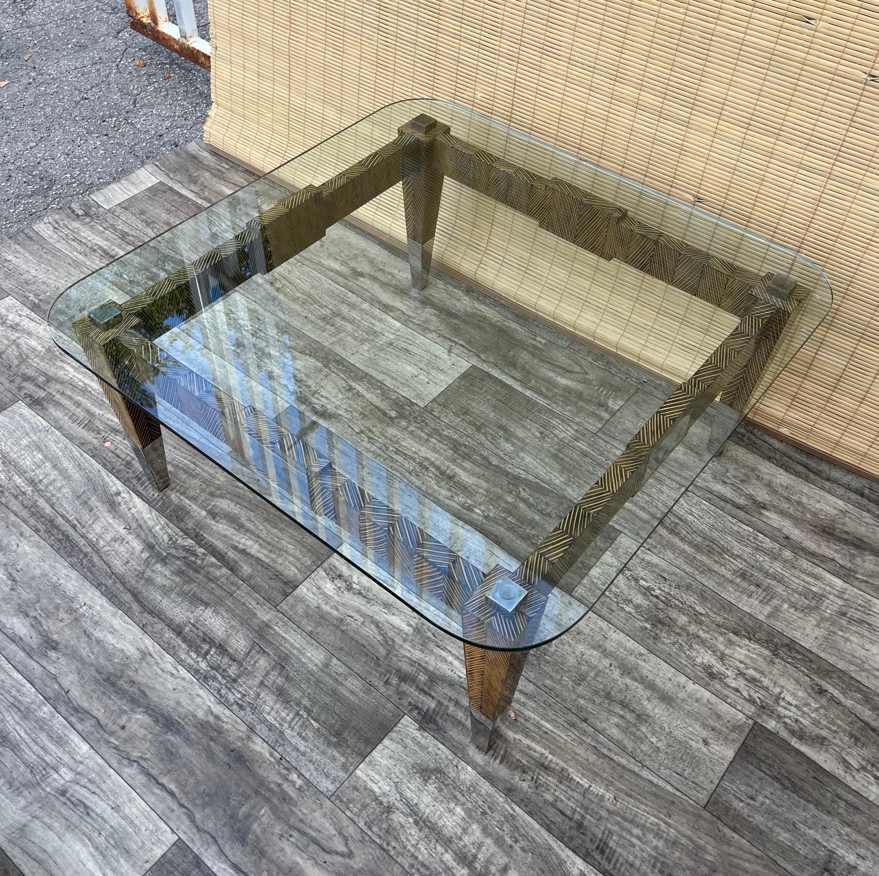 Table basse postmoderne Coco Wood Glass Top par Robb & Stucky. Circa 1990 en vente 2