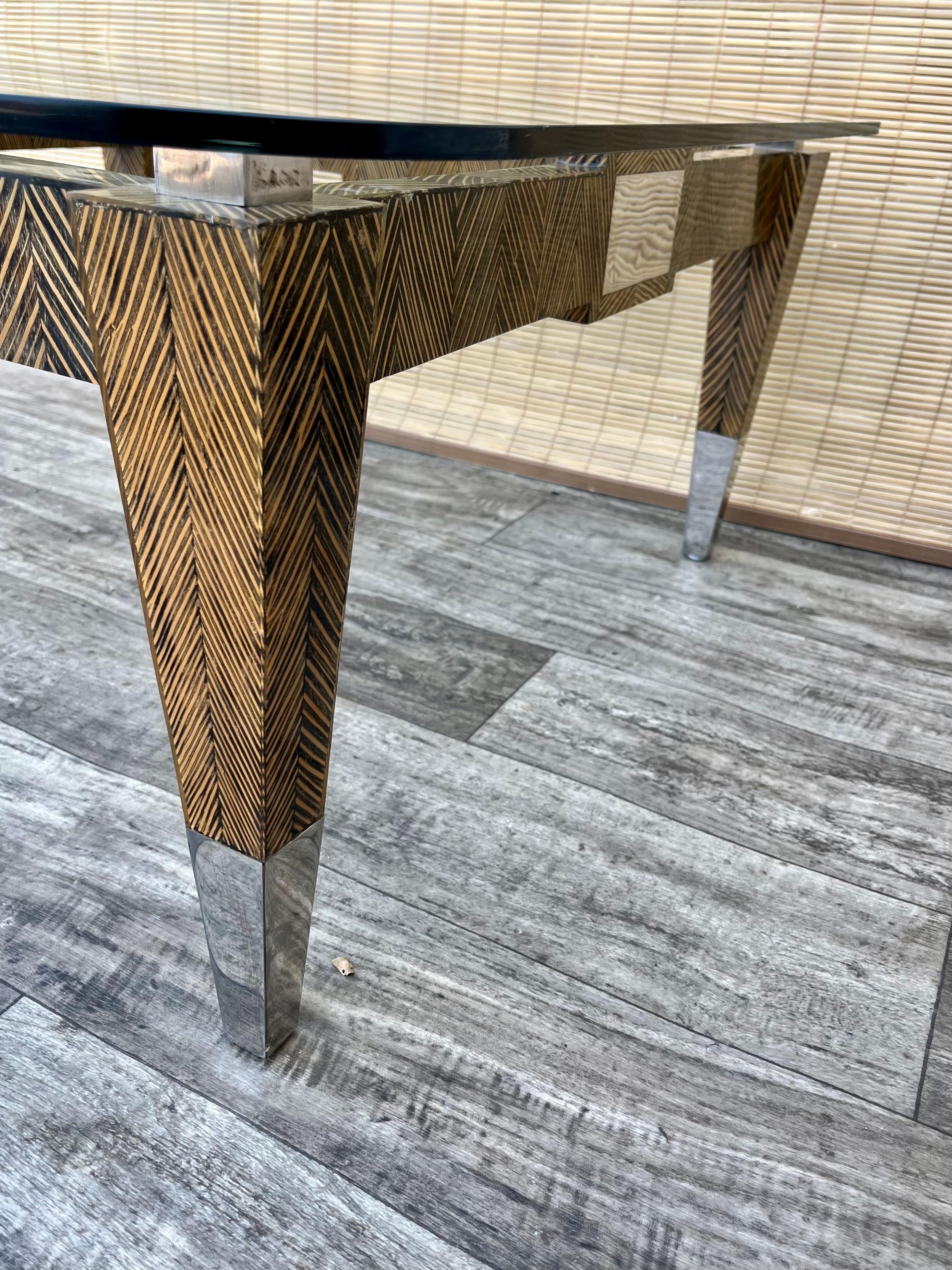 Inconnu Table basse postmoderne Coco Wood Glass Top par Robb & Stucky. Circa 1990 en vente