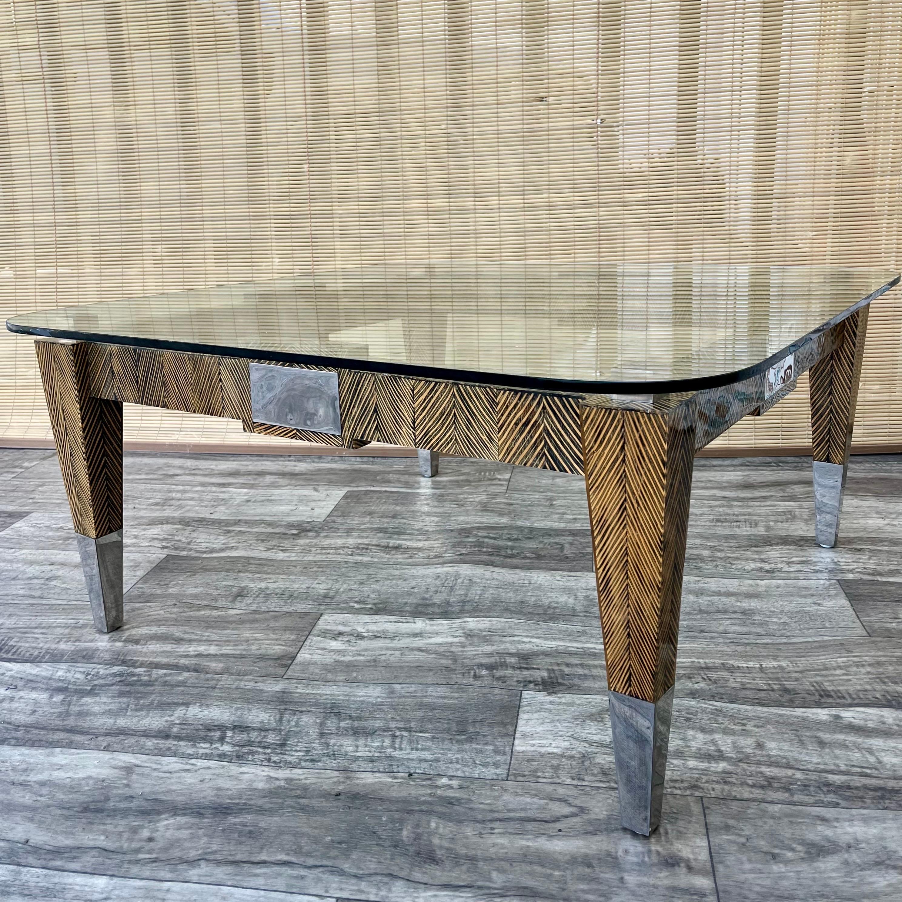 Table basse postmoderne Coco Wood Glass Top par Robb & Stucky. Circa 1990 Bon état - En vente à Miami, FL