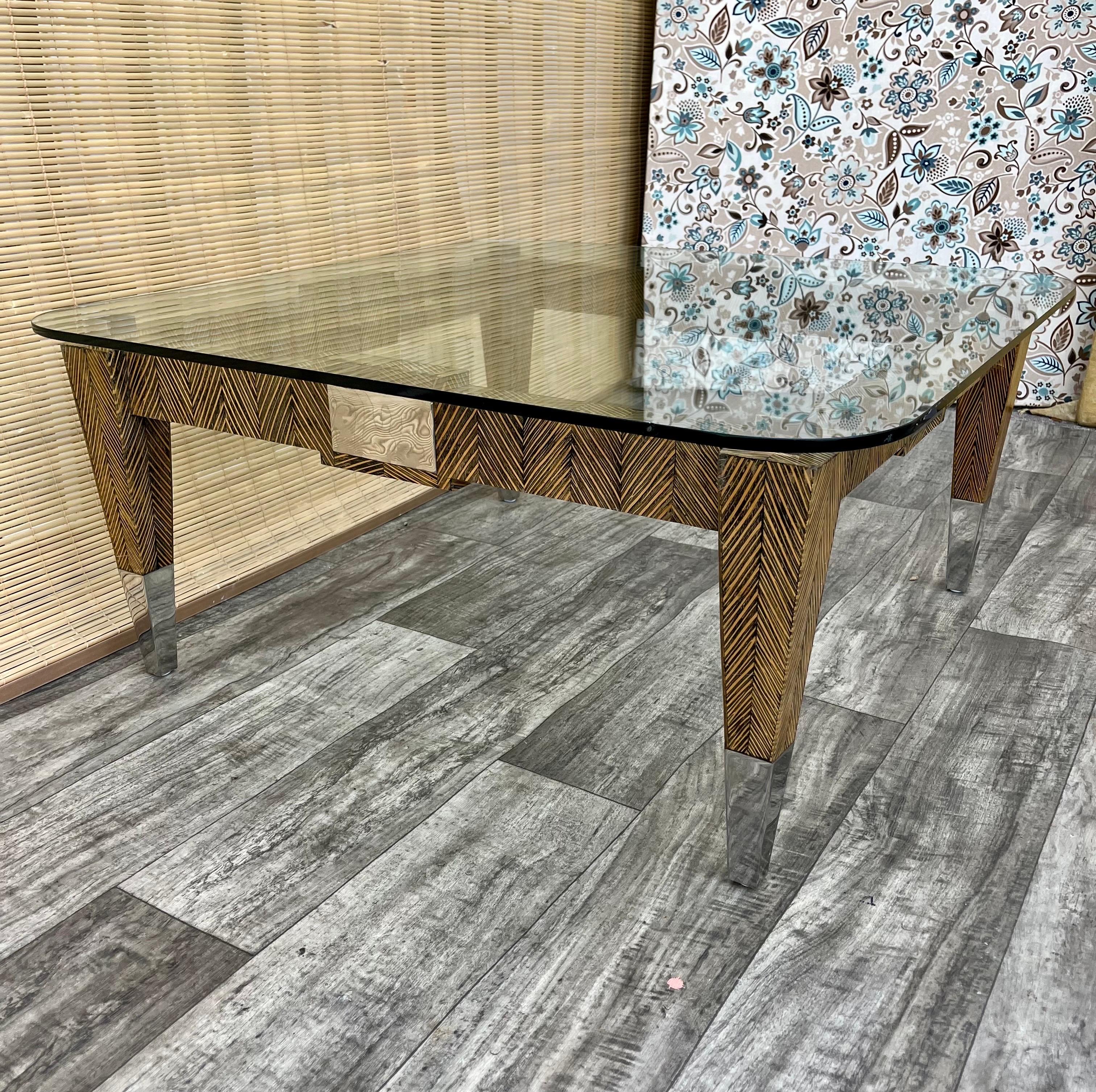 Table basse postmoderne Coco Wood Glass Top par Robb & Stucky. Circa 1990 en vente 1