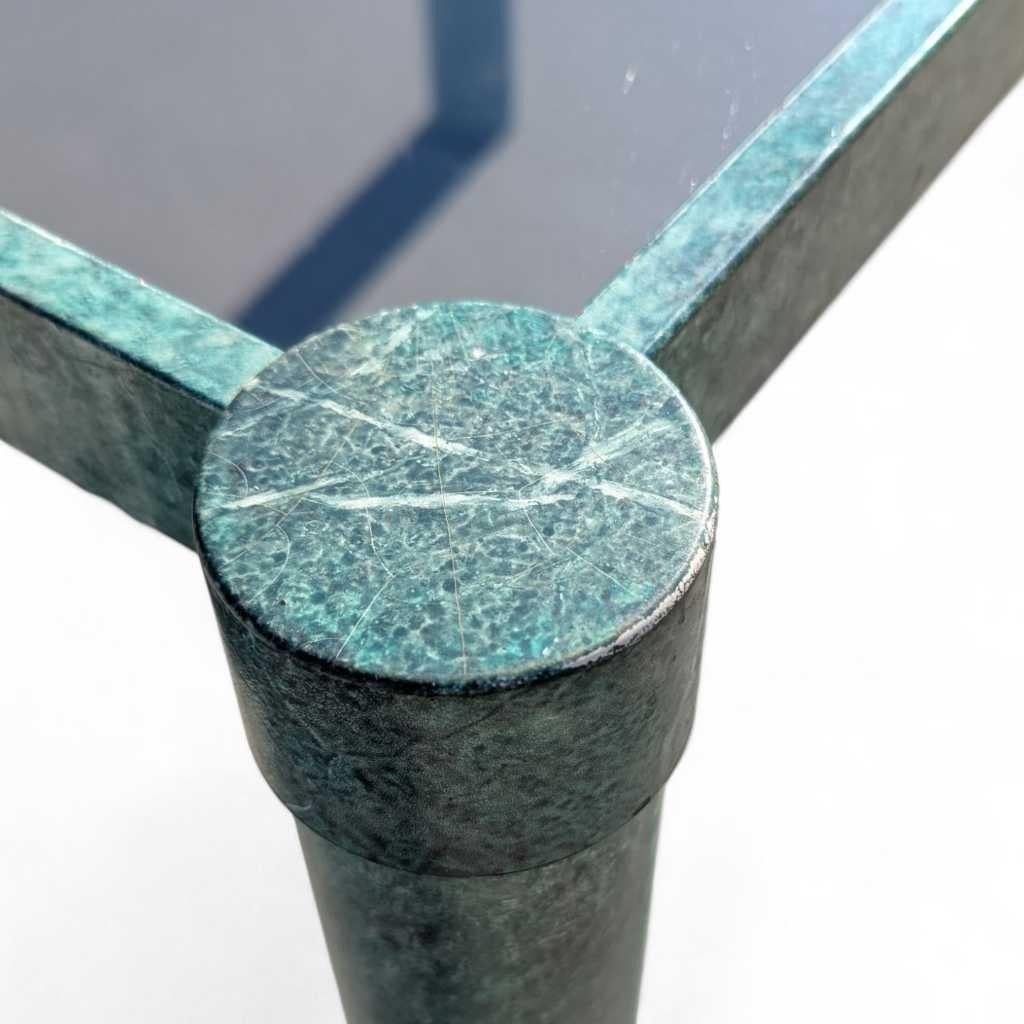 Table basse ou d'appoint postmoderne, métal et verre fumé, États-Unis, vers 1980 en vente 4