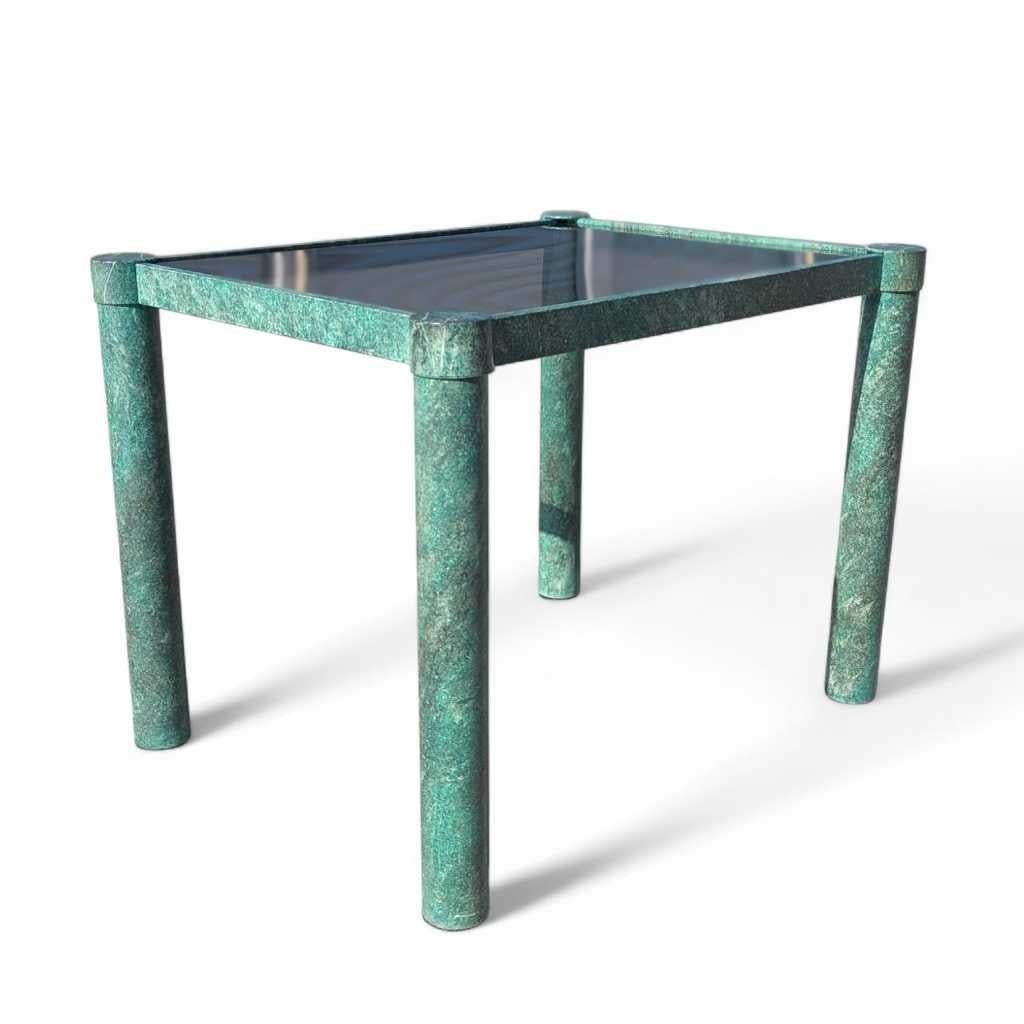 Table basse ou d'appoint postmoderne, métal et verre fumé, États-Unis, vers 1980 en vente 5