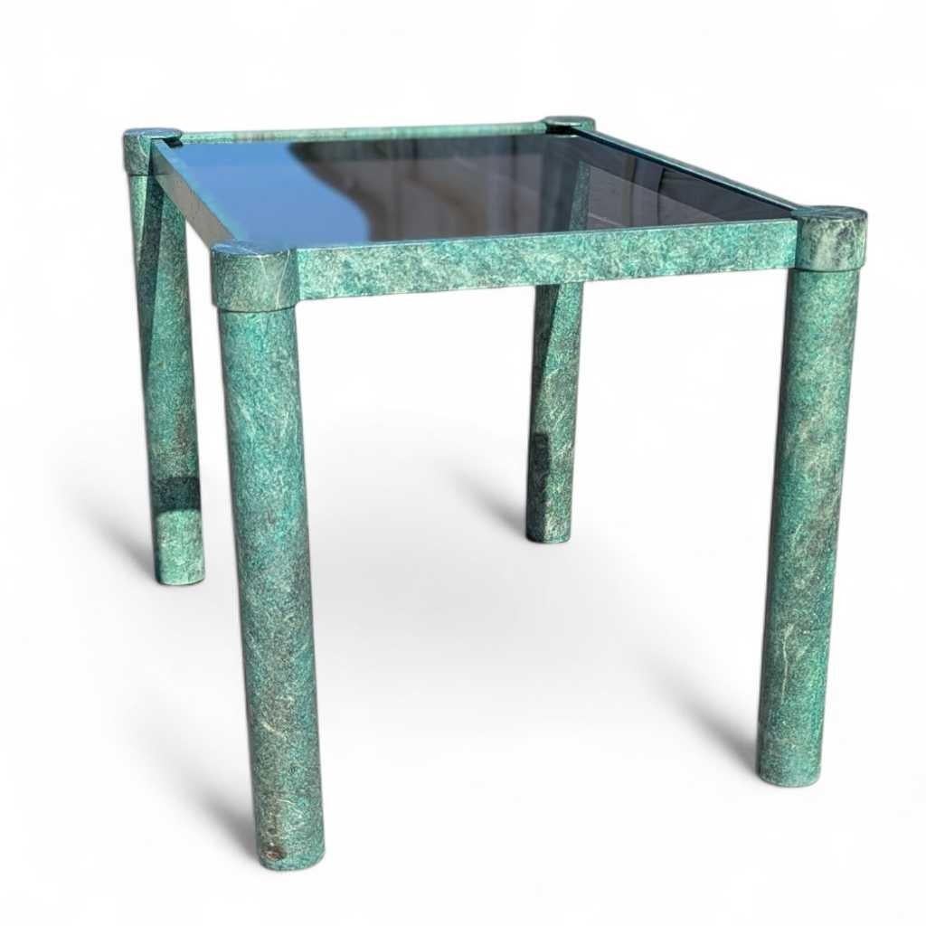 Table basse ou d'appoint postmoderne, métal et verre fumé, États-Unis, vers 1980 en vente 7