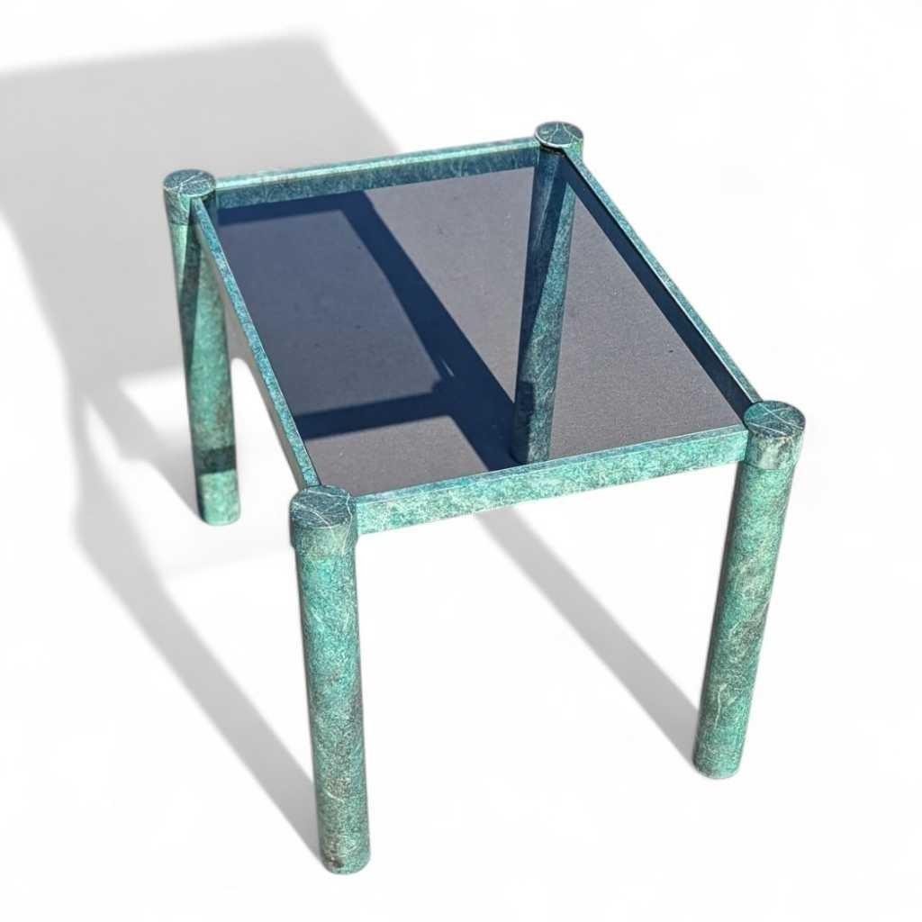 Table basse ou d'appoint postmoderne, métal et verre fumé, États-Unis, vers 1980 en vente 10