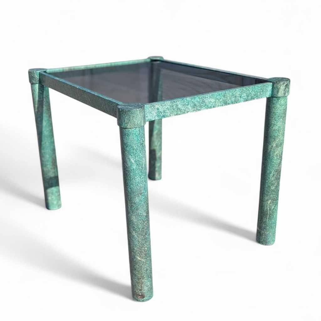 Table basse ou d'appoint postmoderne, métal et verre fumé, États-Unis, vers 1980 en vente 12