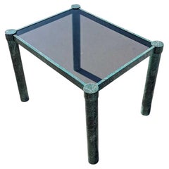 Mesa de centro o auxiliar postmoderna, metal y cristal ahumado, EE.UU., c.1980