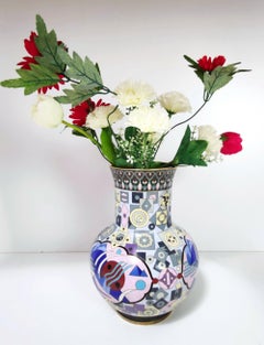 Vase chinois coloré postmoderne Jingfa cloisonné avec base en laiton