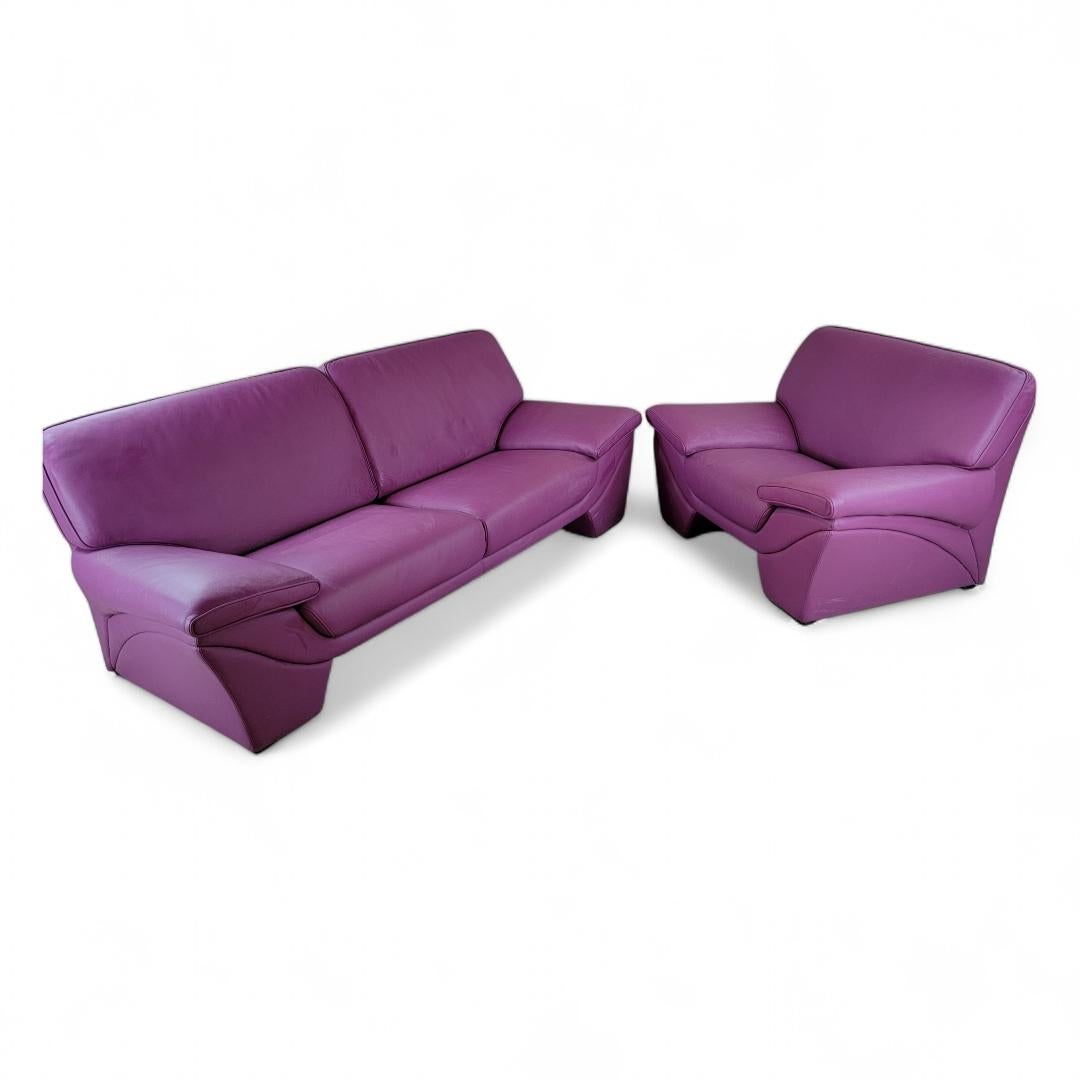 Postmodern Contemporary Plum Leather Oversized Lounge Club Chair (Chaise longue surdimensionnée en cuir prune) en vente 1