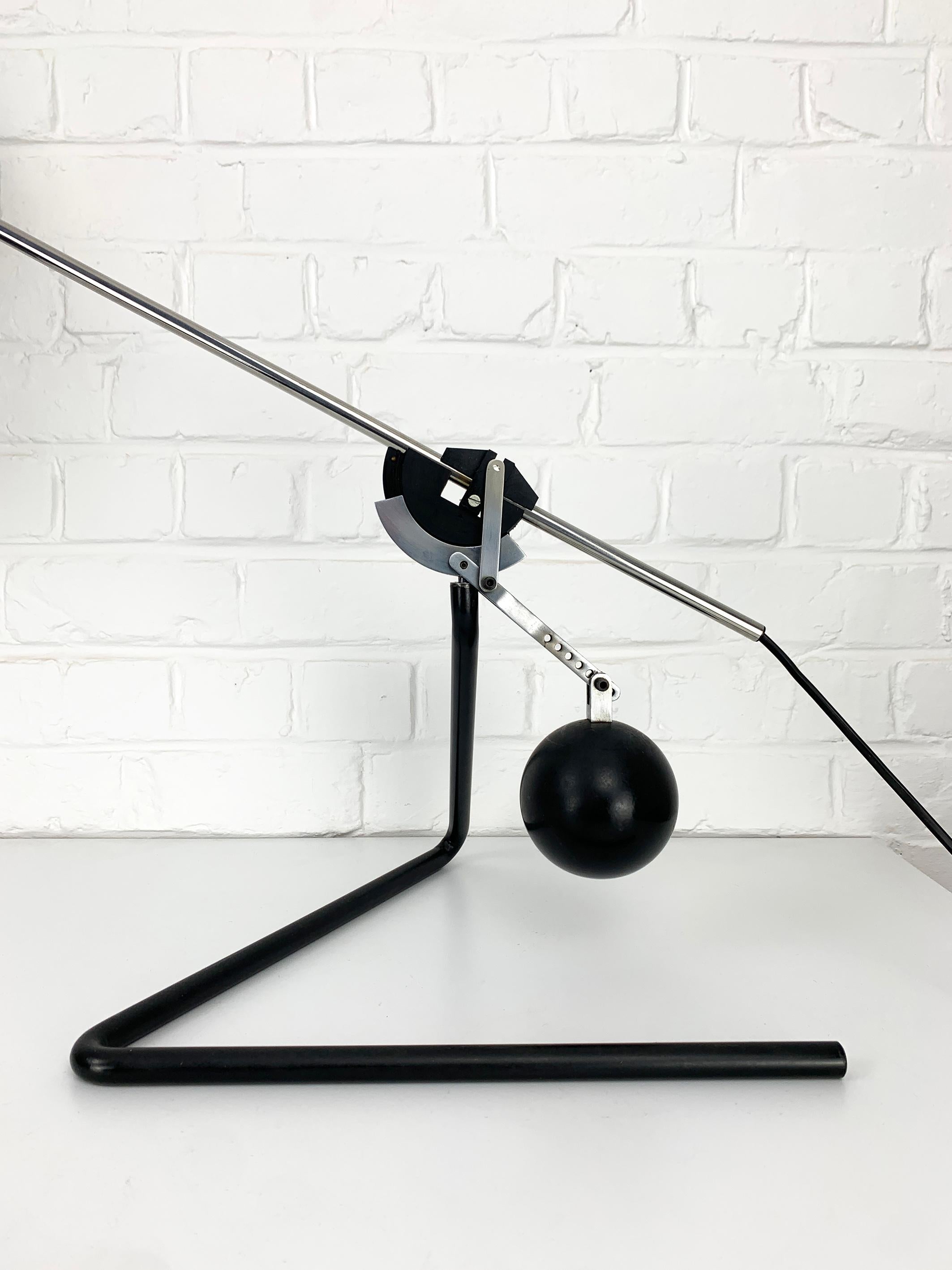 Postmodern Counterweight Desk Lamp by Robert Sonneman, USA 1970-80s For Sale 2