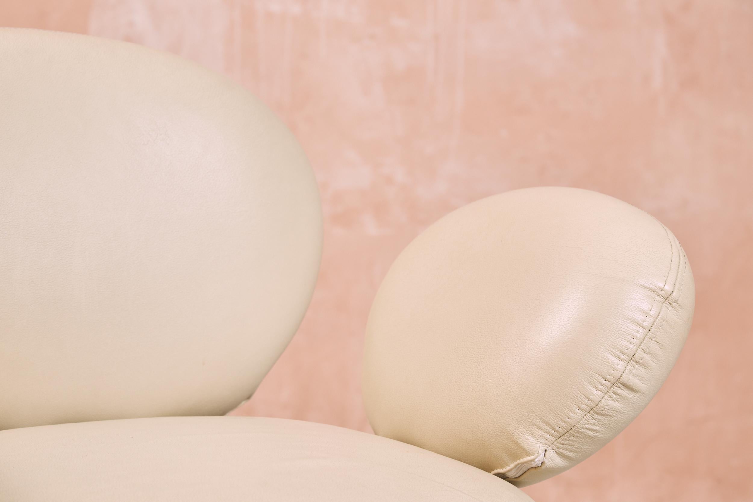 British Postmodern Cream Balloon Lounge Swivel Chair, 1990s For Sale