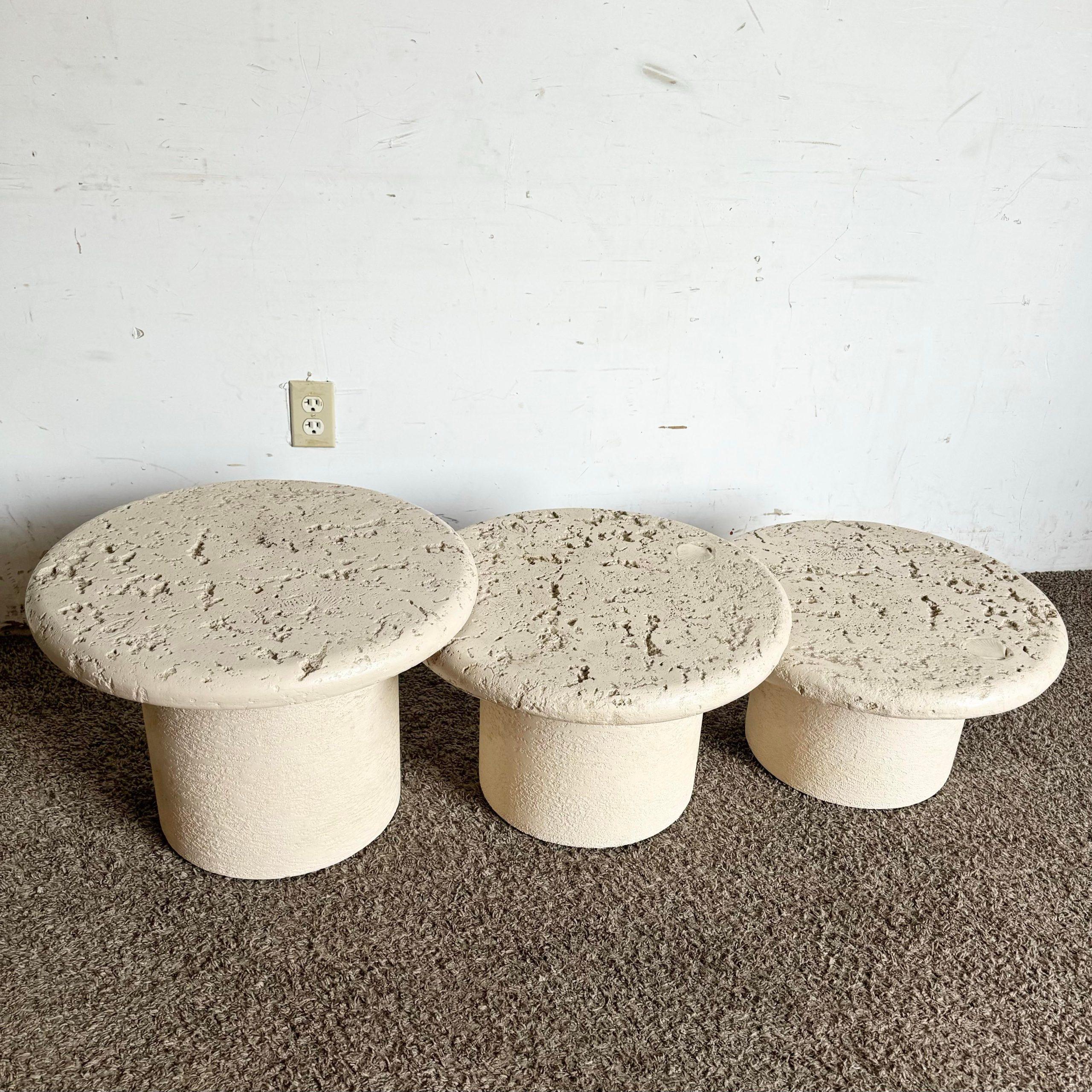 Postmodern Cream Faux Coral Circular Mushroom Nesting Tables - Set of 3 In Good Condition For Sale In Delray Beach, FL