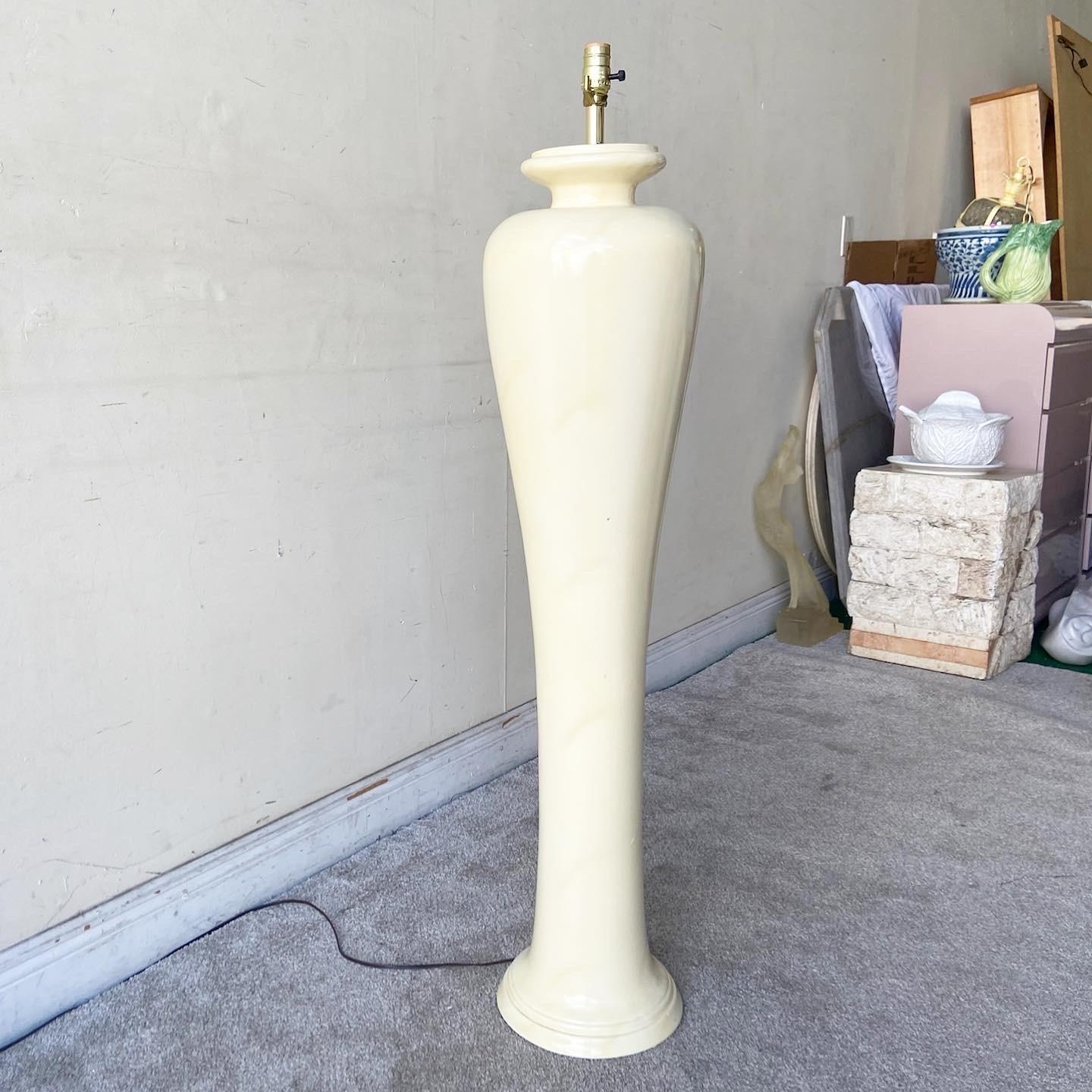 Postmodern Cream Lacquer Ceramic Floor Lamp In Good Condition For Sale In Delray Beach, FL