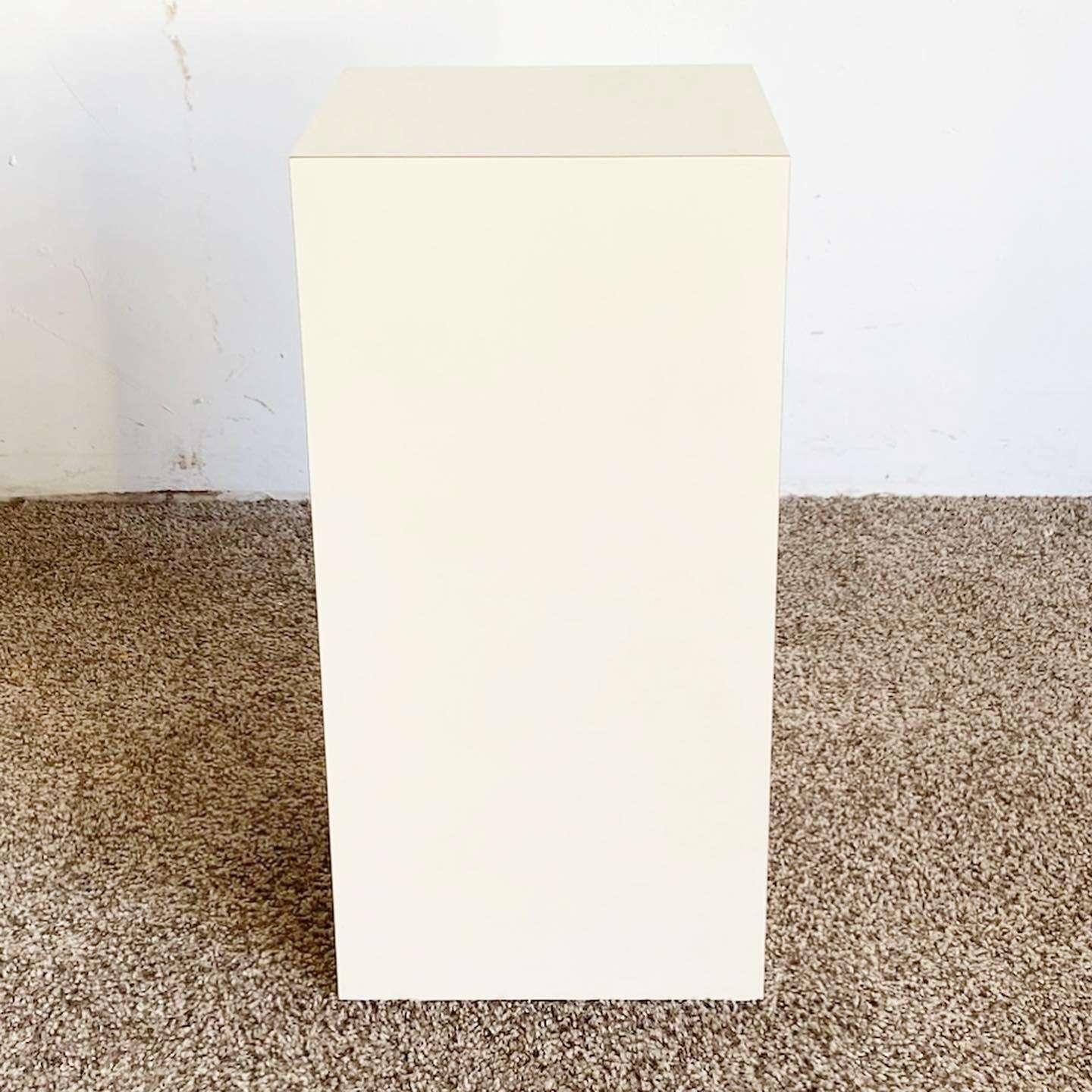Post-Modern Postmodern Cream Lacquer Laminate Side Table/Pedestal For Sale