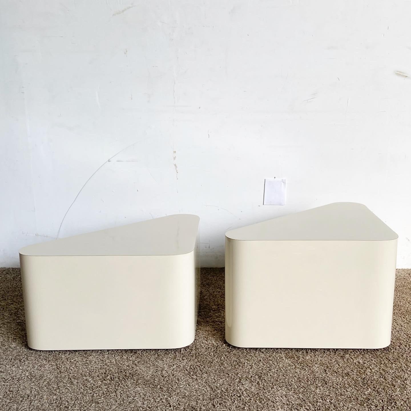 Post-Modern Postmodern Cream Lacquer Laminate Triangular Nesting Side Tables For Sale