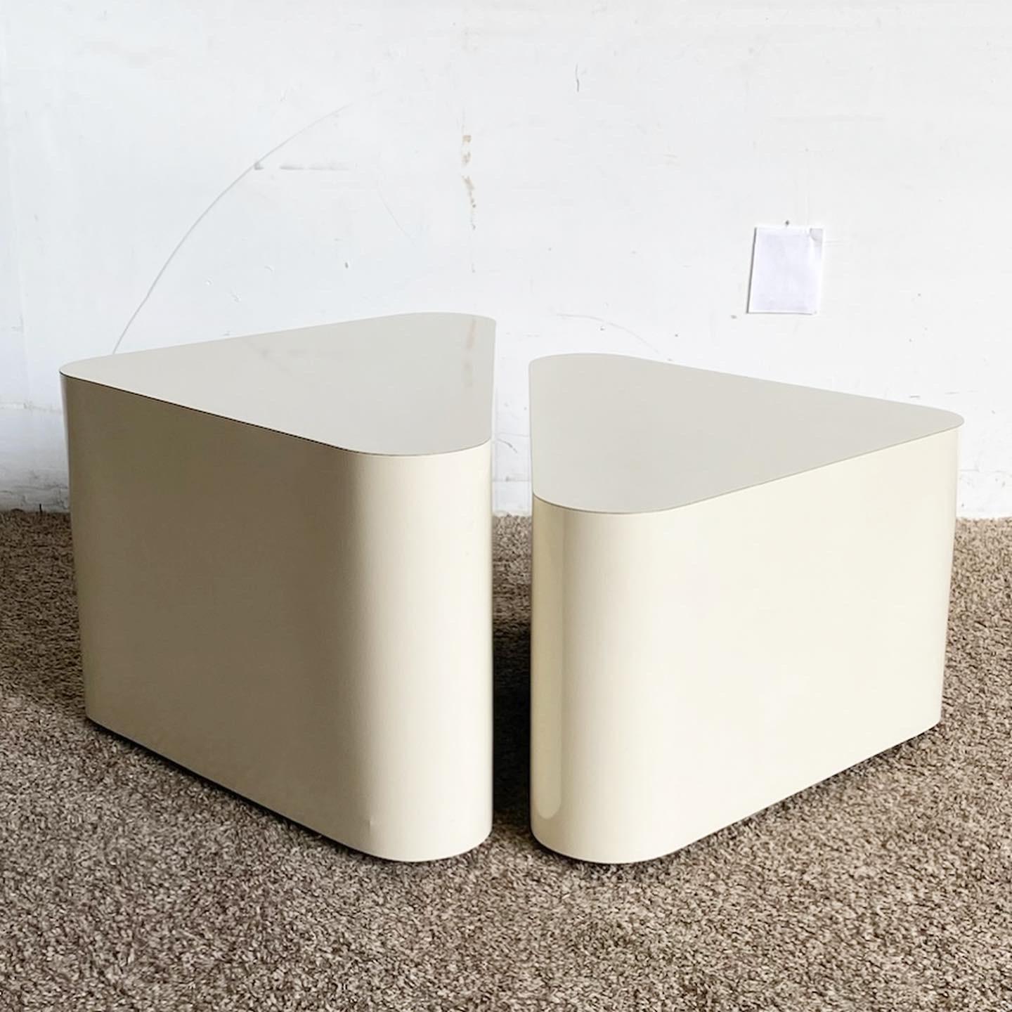 Postmodern Cream Lacquer Laminate Triangular Nesting Side Tables In Good Condition For Sale In Delray Beach, FL